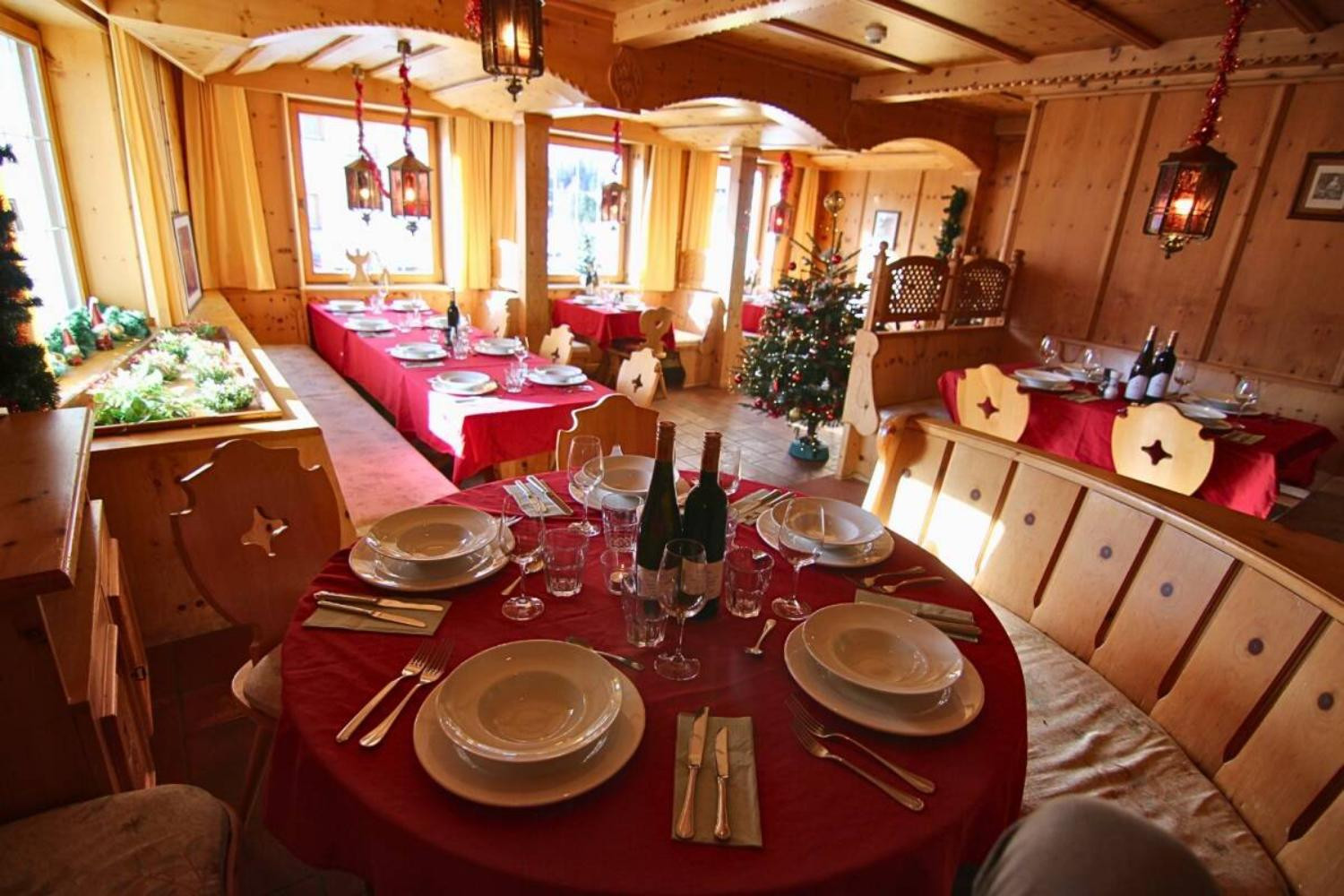 03-scalewidthwzeymdbd-catered-chalet-tirolerhof-apart-serfaus-ontbijtzaal-1467282 03-scalewidthwzeymdbd-catered-chalet-tirolerhof-apart-serfaus-ontbijtzaal-1467282