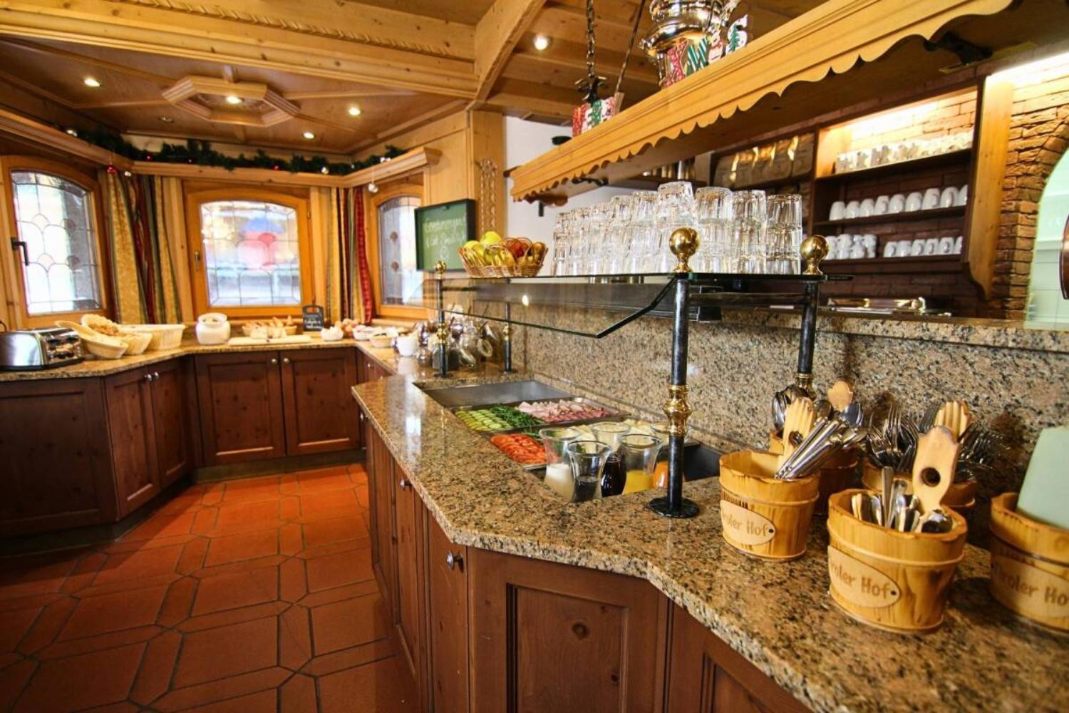 03-scalewidthwzeymdbd-catered-chalet-tirolerhof-serfaus-inclusief-ontbijt-1-1467258