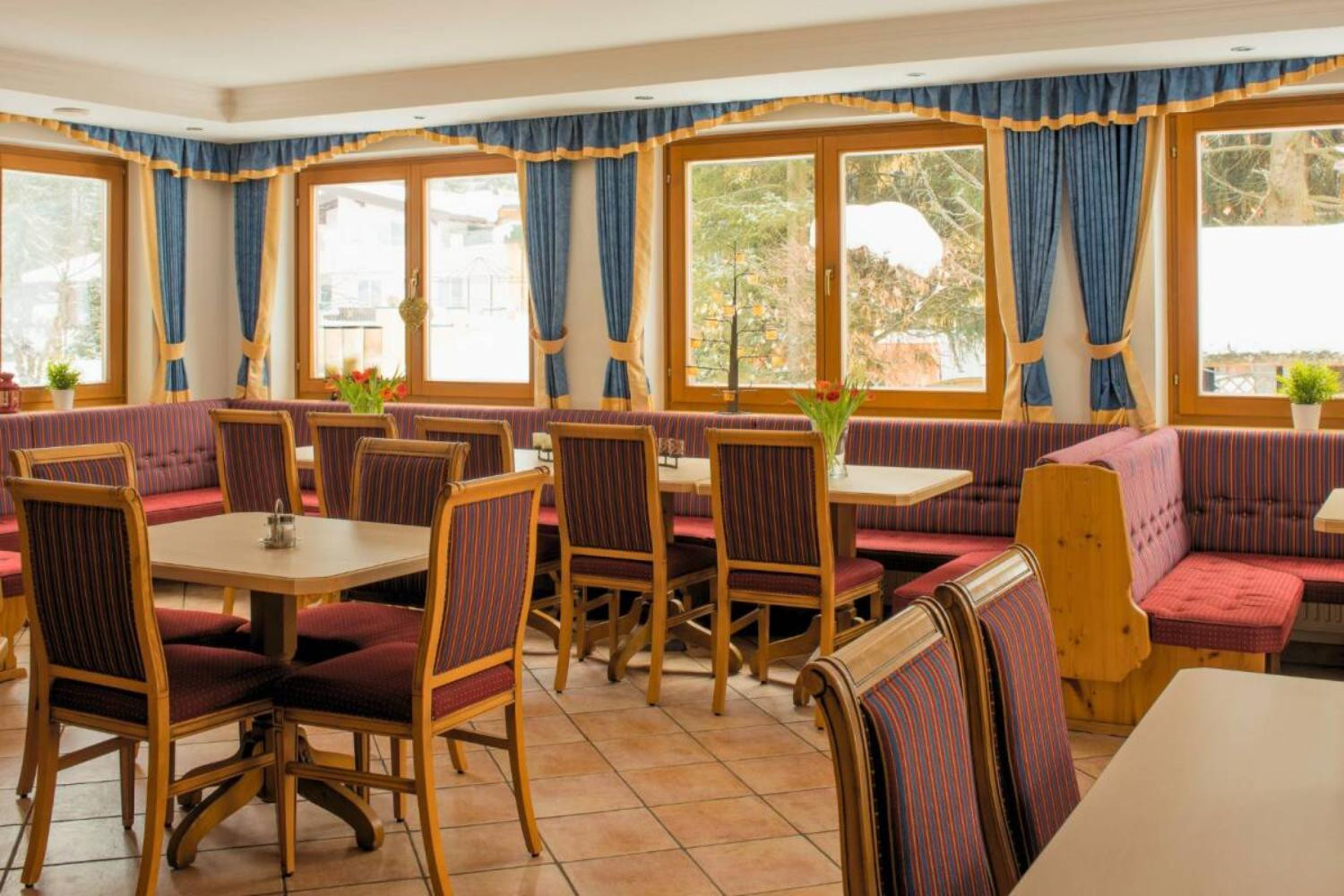 04-catered-chalet-silian-hinterglemm-woonkamer-scalewidthwzeymdbd-1467203