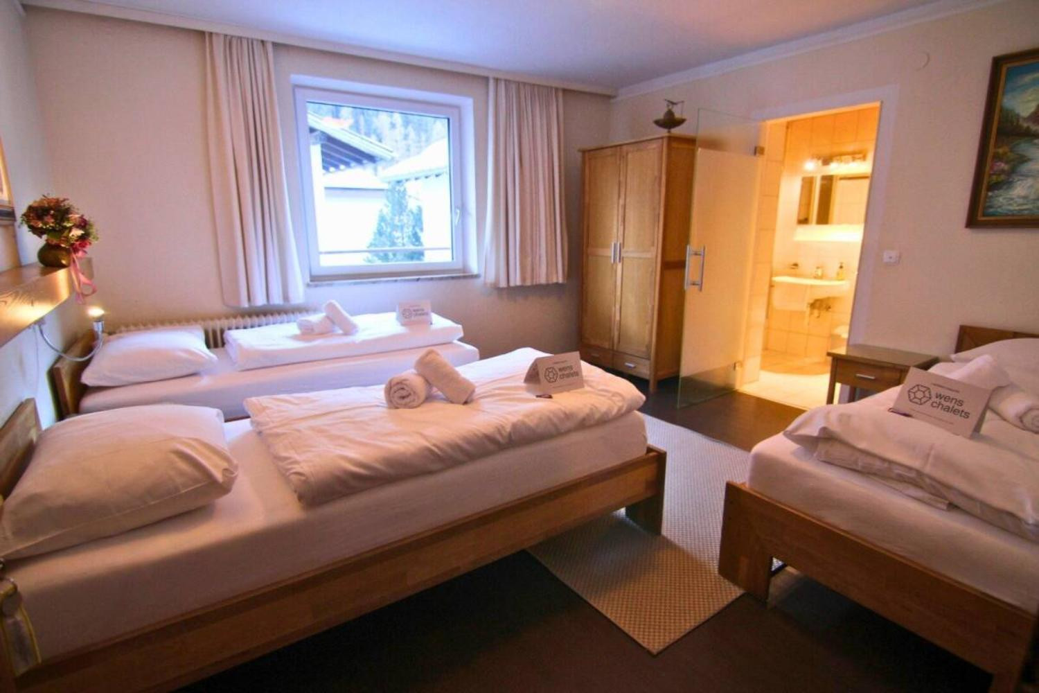04-scalewidthwzeymdbd-catered-chalet-hans-sankt-anton-driepersoonskamer-1467027