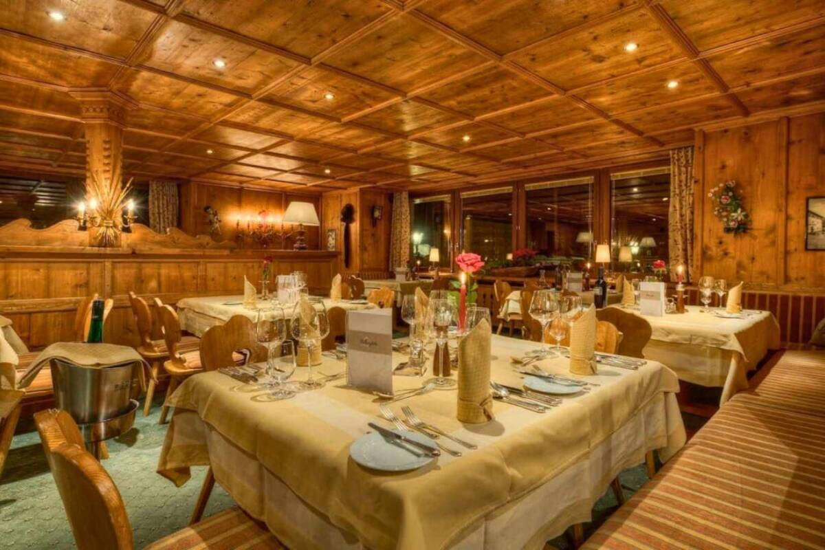 04-v2-scalewidthwzeymdbd-catered-chalet-arlberghoehe-st-christoph-eetzaal-1462510
