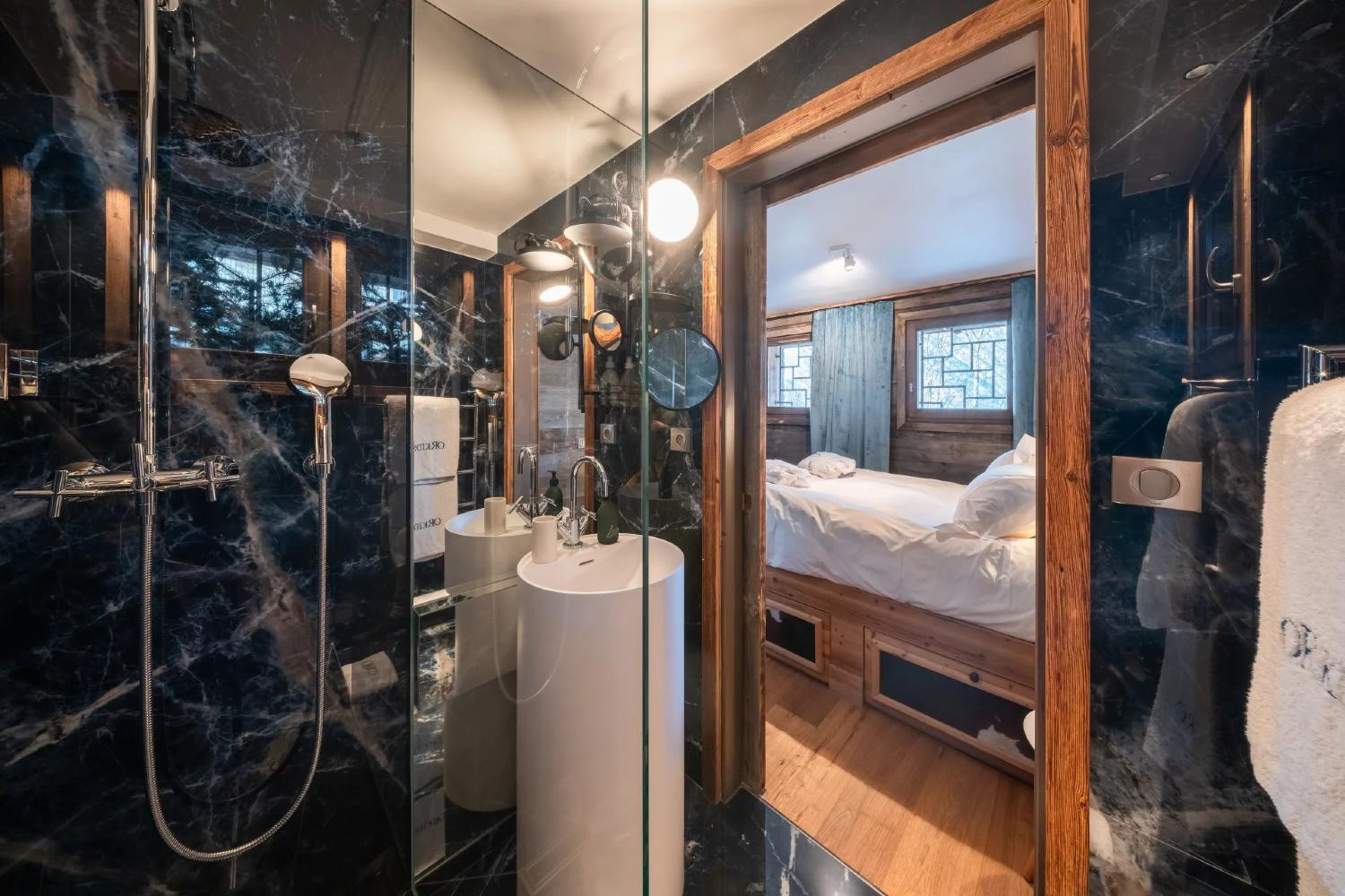 049bf963-34f4-45e9-affb-3025eb48076d-1267091