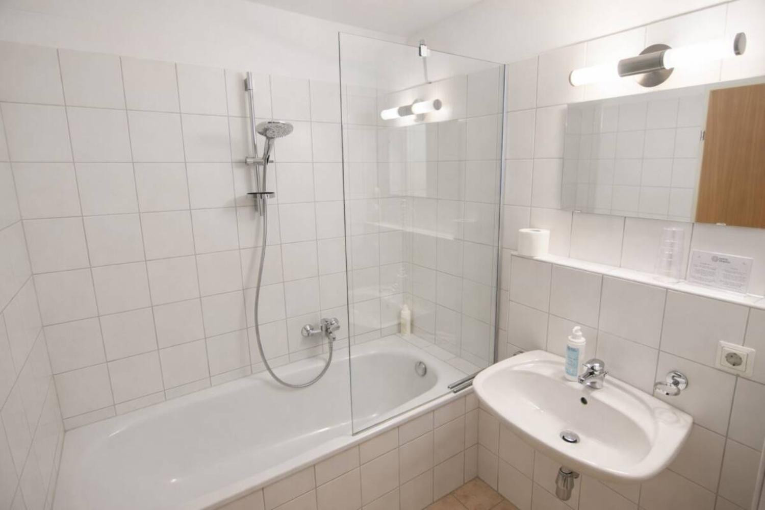 05-scalewidthwzeymdbd-catered-chalet-gabl-sankt-anton-badkamer-1466985