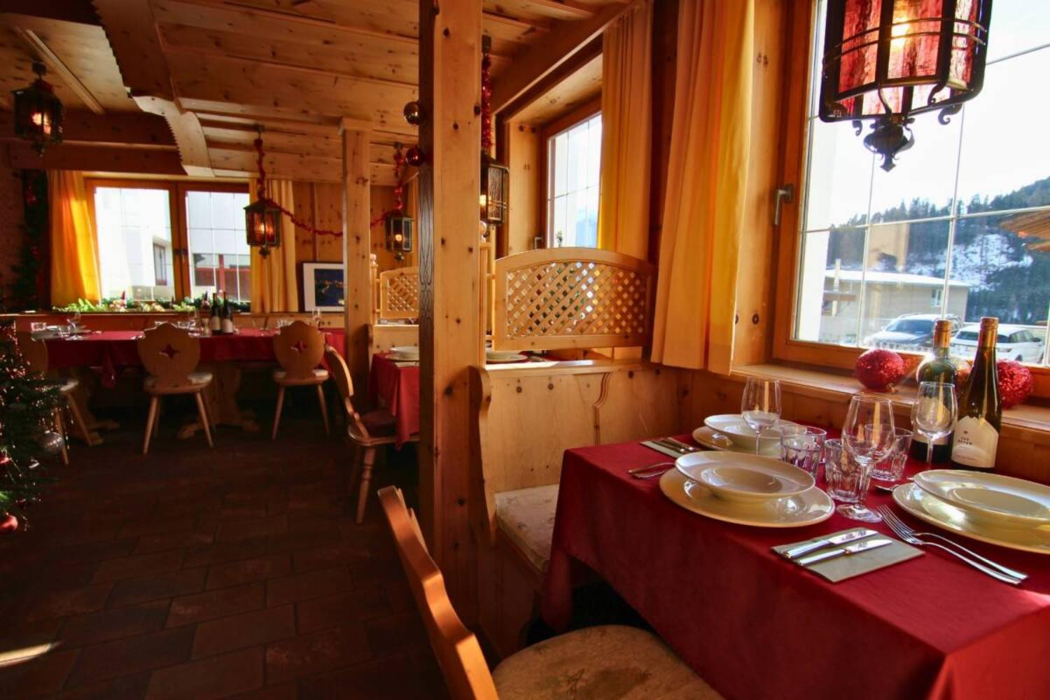 05-scalewidthwzeymdbd-catered-chalet-tirolerhof-apart-serfaus-dinerzaal-1467286 05-scalewidthwzeymdbd-catered-chalet-tirolerhof-apart-serfaus-dinerzaal-1467286
