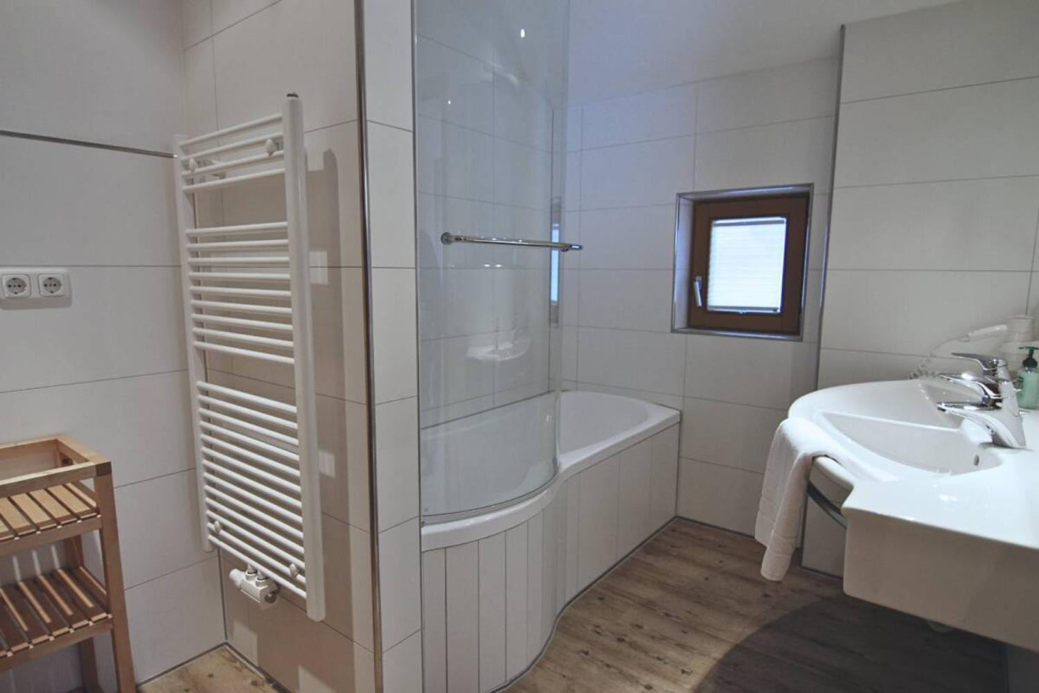 06-scalewidthwzeymdbd-catered-chalet-gretl-serfaus-badkamer-1467008 06-scalewidthwzeymdbd-catered-chalet-gretl-serfaus-badkamer-1467008