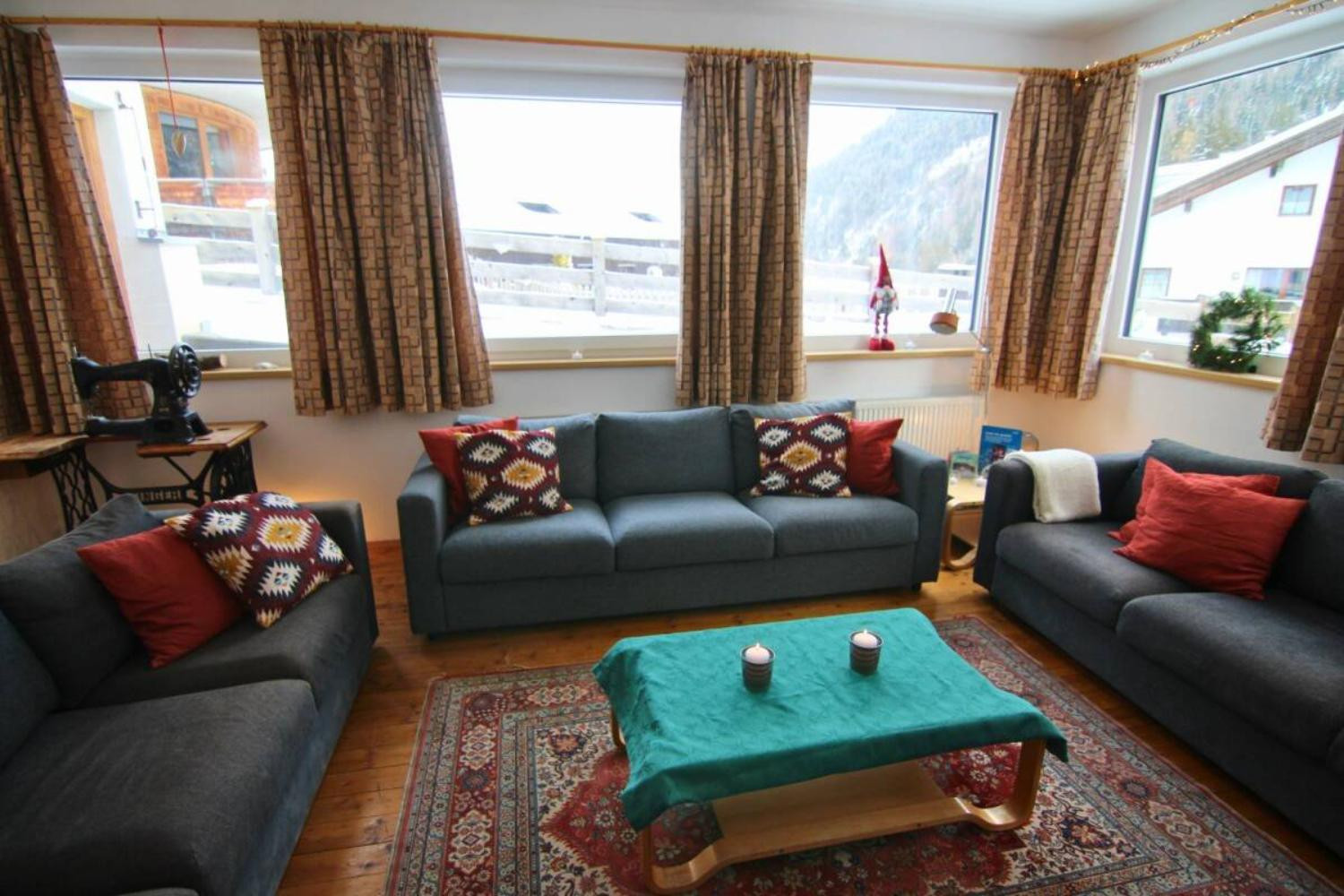 07-scalewidthwzeymdbd-catered-chalet-angela-arlberg-sankt-anton-woonkamer-1466795