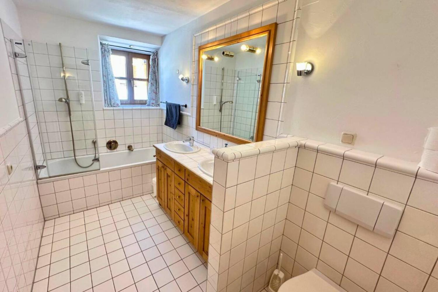 07-scalewidthwzeymdbd-catered-chalet-levett-st-anton-badkamer-1467121