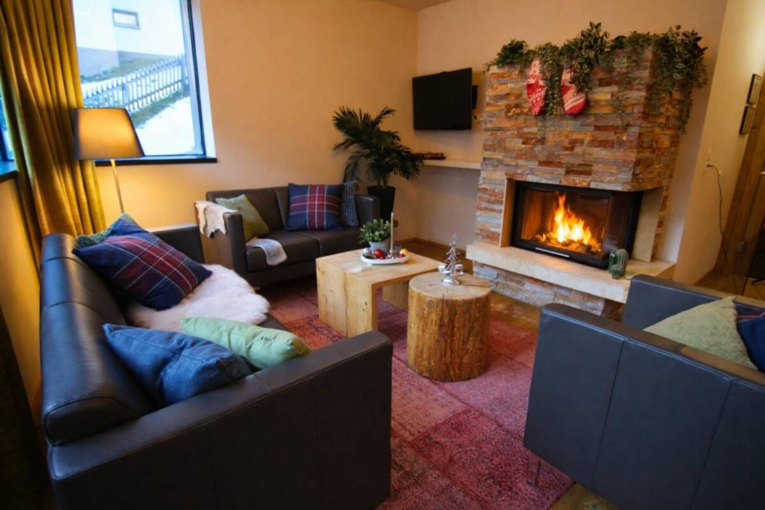07-scalewidthwzeymdbd-catered-chalet-stratus-sankt-anton-woonkamer-met-open-haard-1467245 07-scalewidthwzeymdbd-catered-chalet-stratus-sankt-anton-woonkamer-met-open-haard-1467245