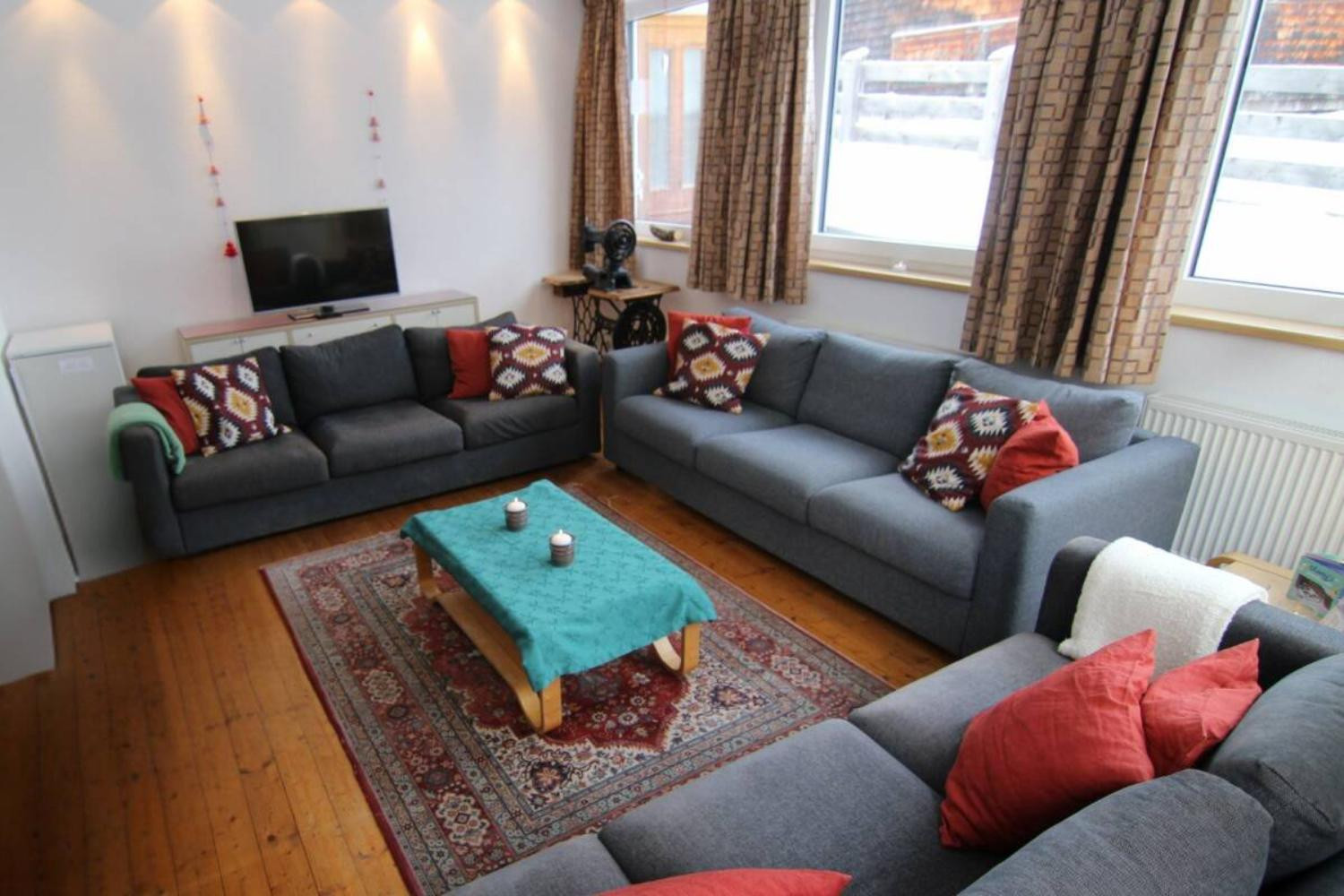 08-scalewidthwzeymdbd-catered-chalet-angela-arlberg-st-anton-woonkamer-1466796