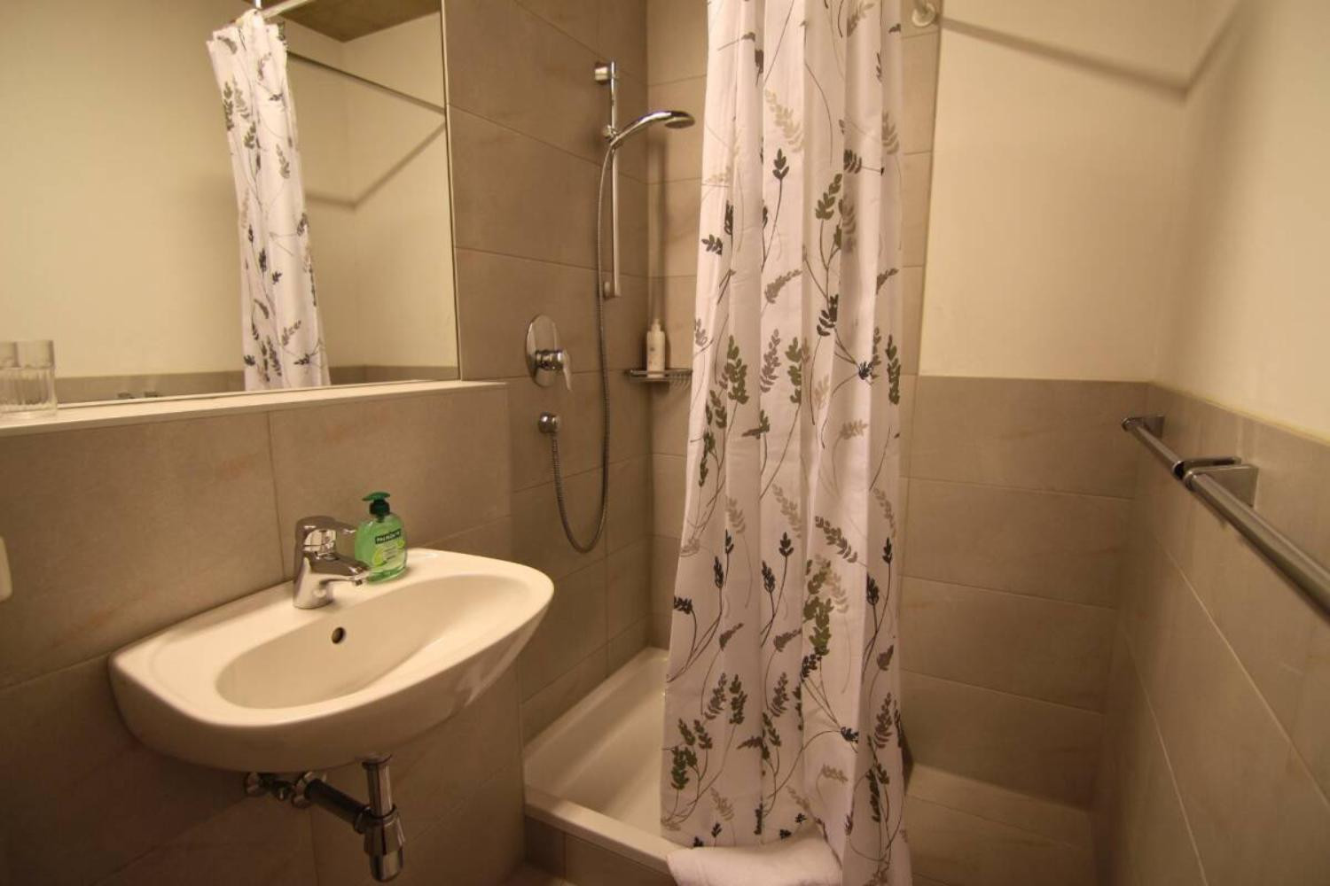 08-v2-scalewidthwzeymdbd-catered-chalet-kelle-fiss-badkamer-1467065