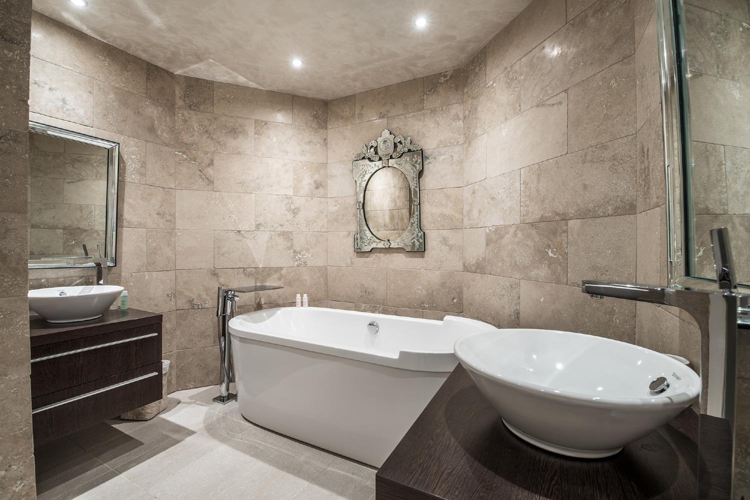 0a115407-5237-4cf6-bd98-126548f3f991-1451771