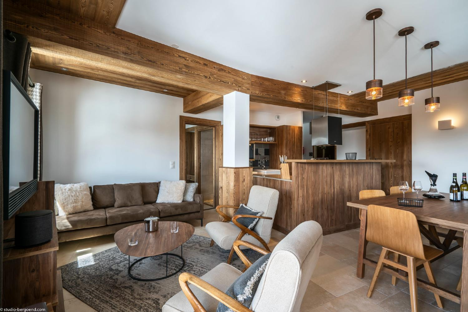 0ef08d7f-255f-4197-abbe-60a0c6b3e438-1451860