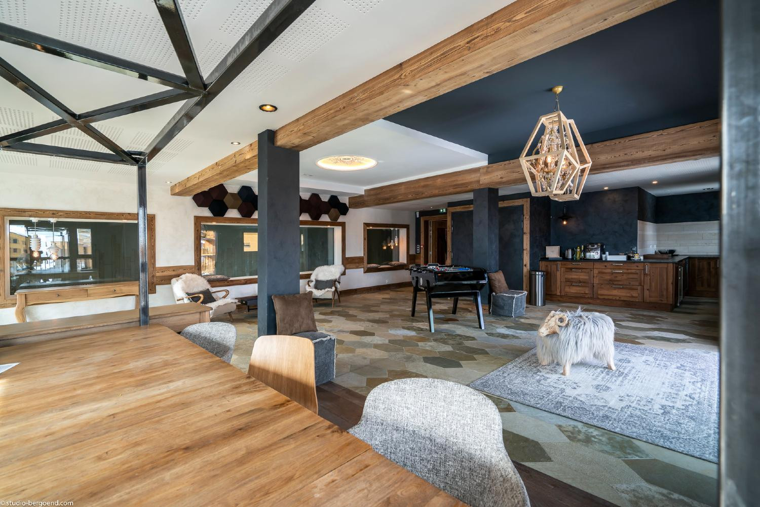 0f2f7bc4-33a2-4b59-a7ce-b3842851b0c9-1451869