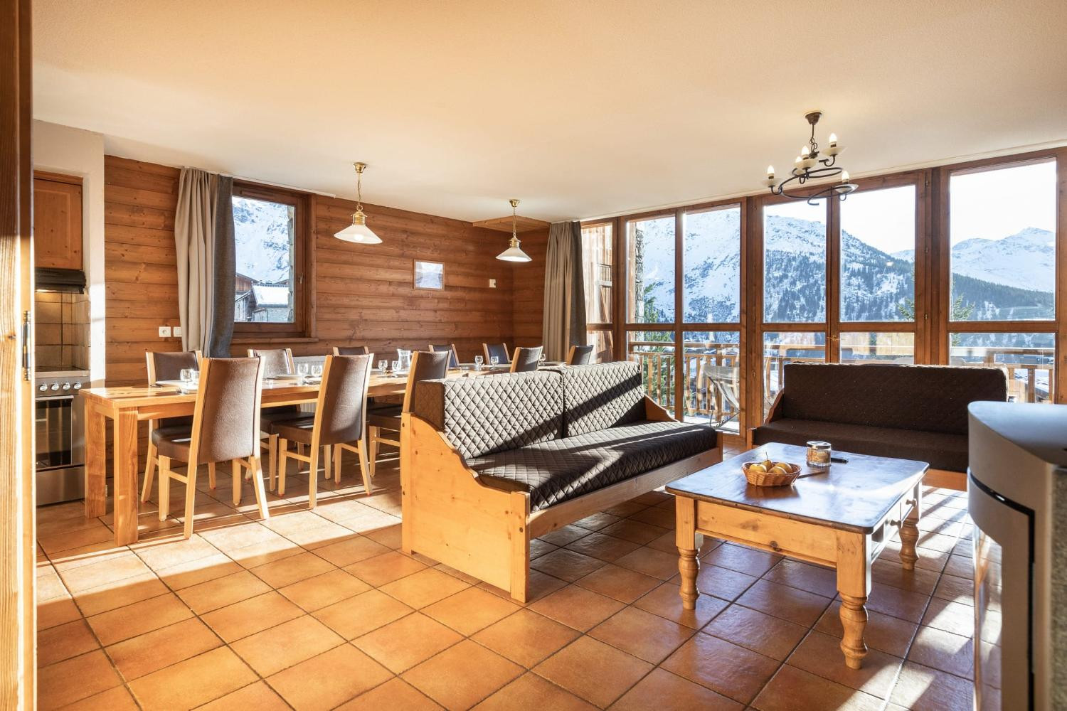 1-011-lesbalcons-apt132-12-14pers-c-reyboz-1462944