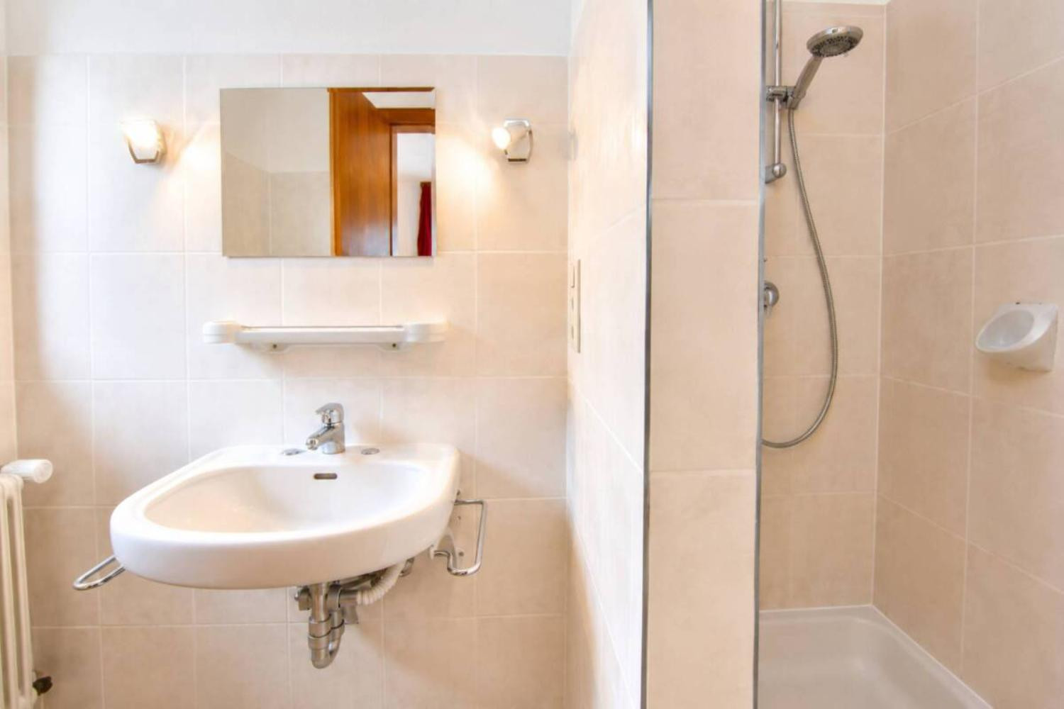 10-scalewidthwzeymdbd-catered-chalet-alber-sankt-anton-badkamer-4-1466738