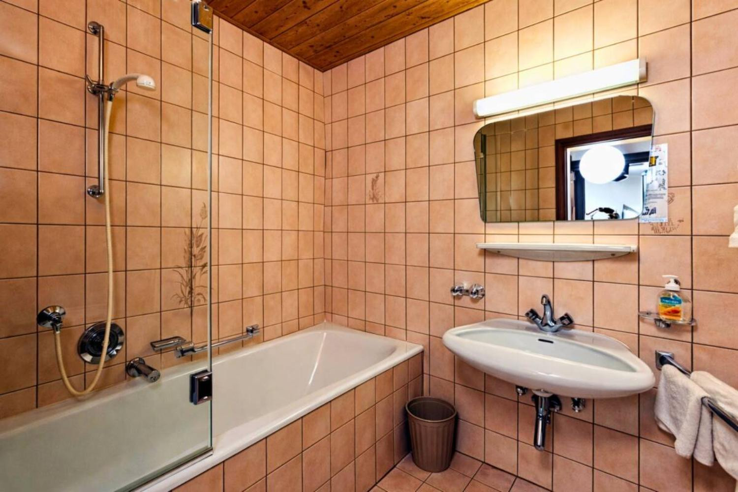 10-scalewidthwzeymdbd-catered-chalet-romantik-soelden-badkamer-met-bad-1-1467179 10-scalewidthwzeymdbd-catered-chalet-romantik-soelden-badkamer-met-bad-1-1467179