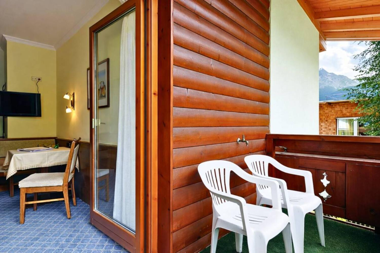 11-scalewidthwzeymdbd-catered-chalet-romantik-soelden-balkon-1-1467180 11-scalewidthwzeymdbd-catered-chalet-romantik-soelden-balkon-1-1467180