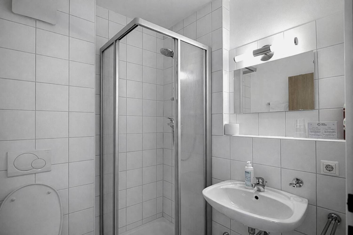 12-scalewidthwzeymdbd-catered-chalet-gabl-sankt-anton-badkamer-1466991