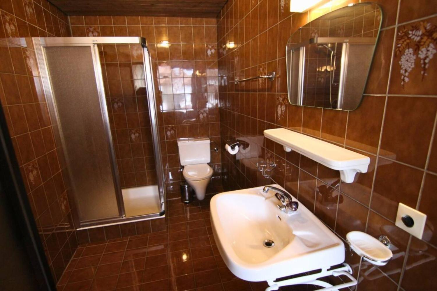 14-scalewidthwzeymdbd-catered-chalet-demlhof-finkenberg-badkamer-1466900