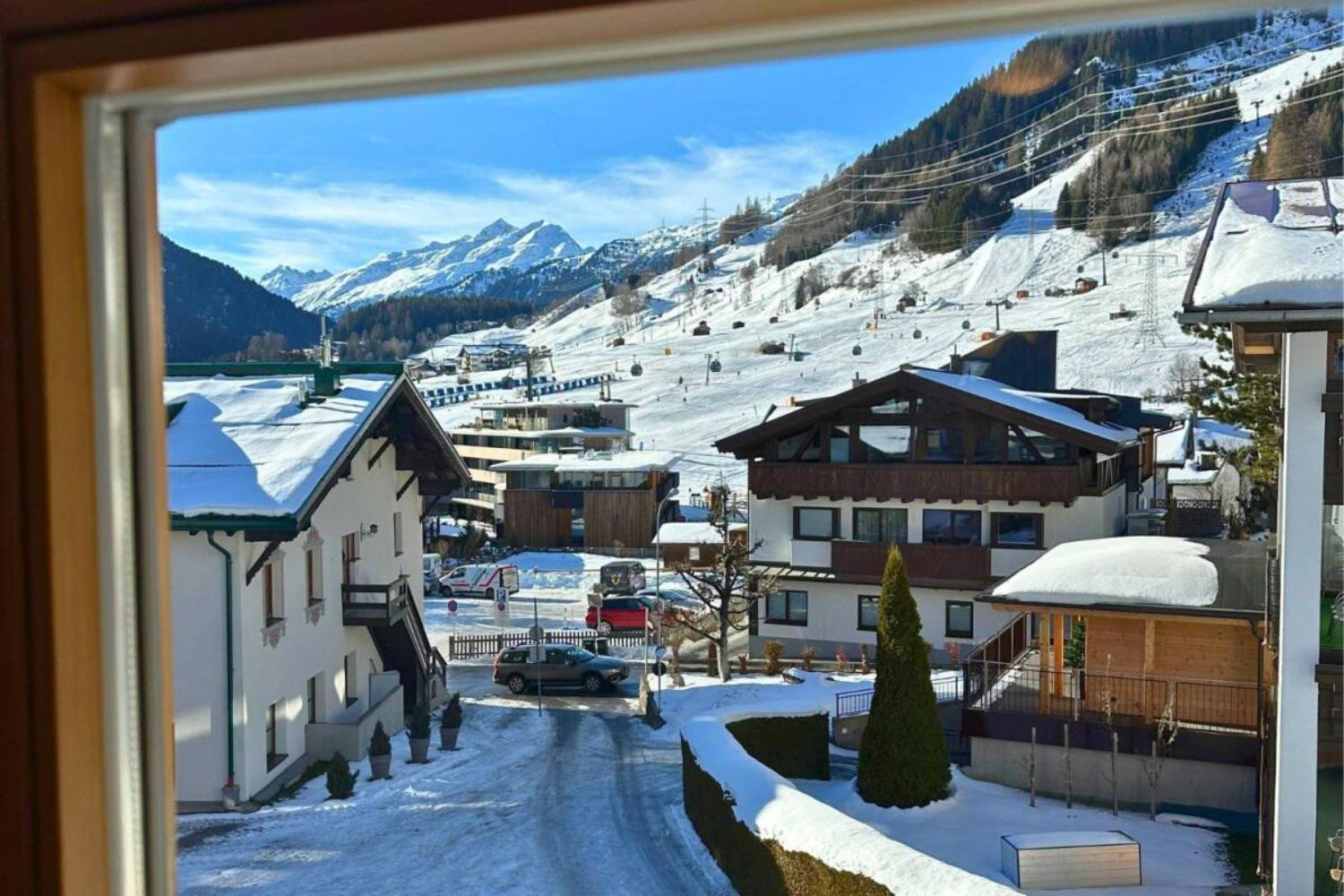 14-scalewidthwzeymdbd-catered-chalet-levett-sankt-anton-uitzicht-1467129