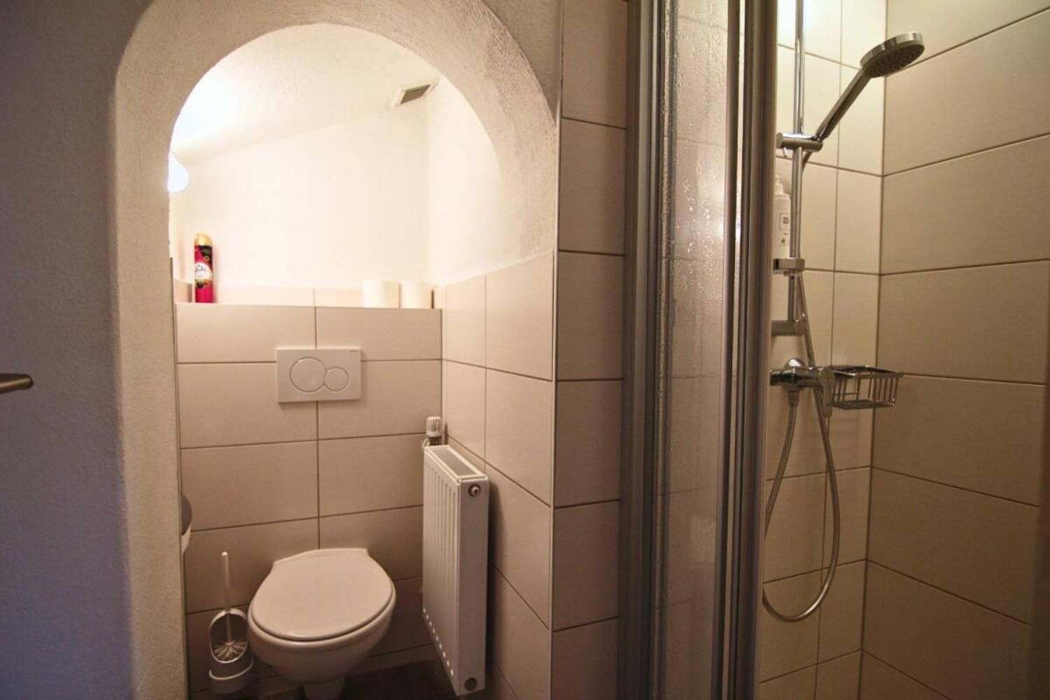 15-scalewidthwzeymdbd-catered-chalet-raeterhof-fiss-ensuite-badkamer-1467166