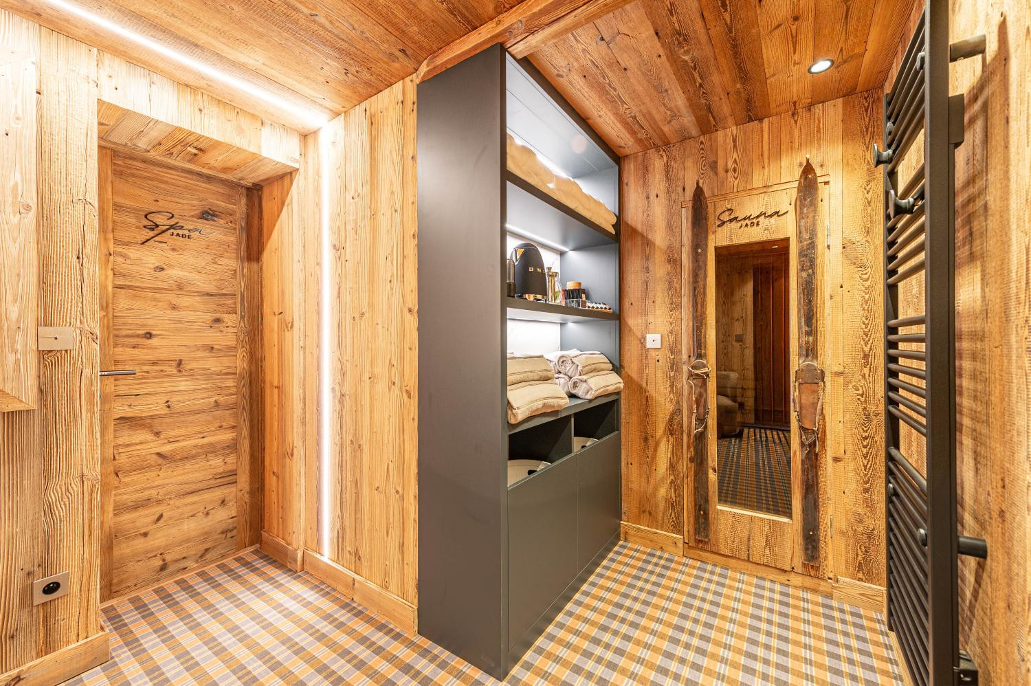 15a44cf7-63a8-49d9-a8fa-d0a84053df00-1451669