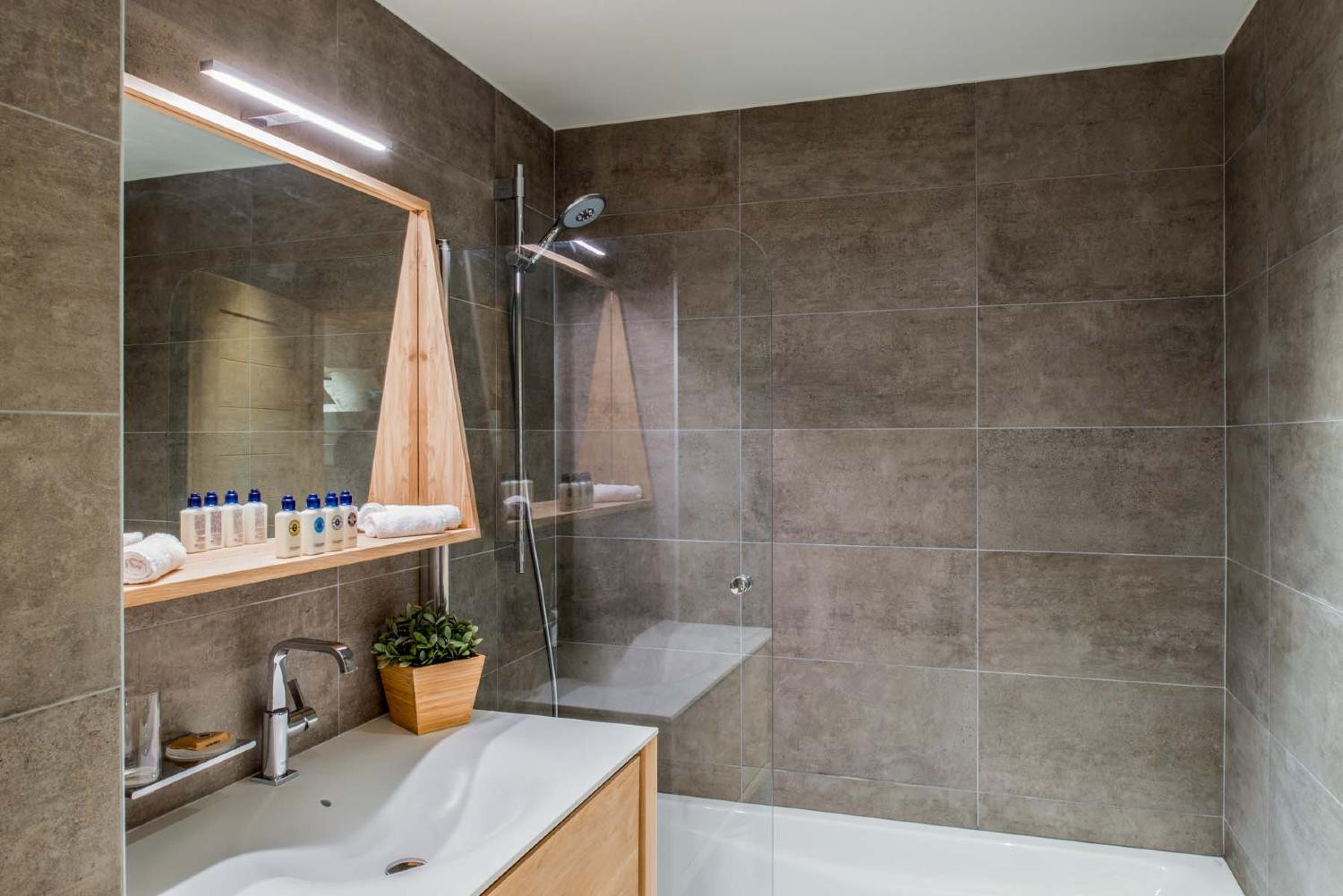 16mammoth-lodge-d11-046-1147854