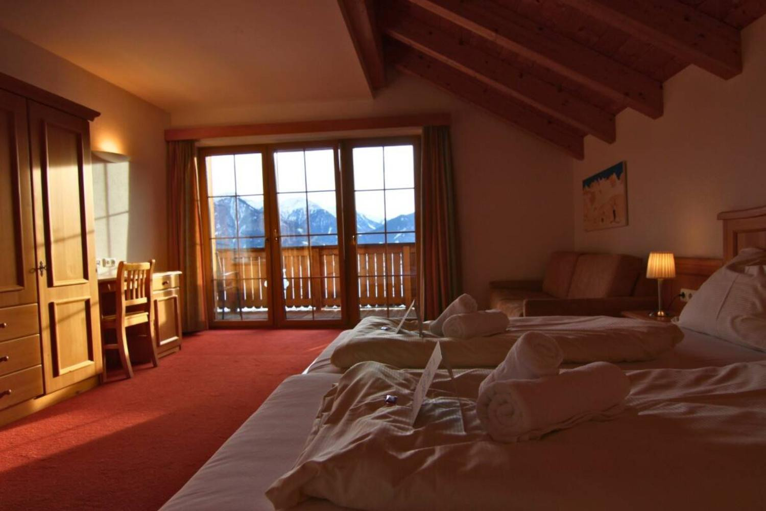 17-v2-scalewidthwzeymdbd-catered-chalet-kelle-fiss-serfaus-kamer-met-balkon-1467074