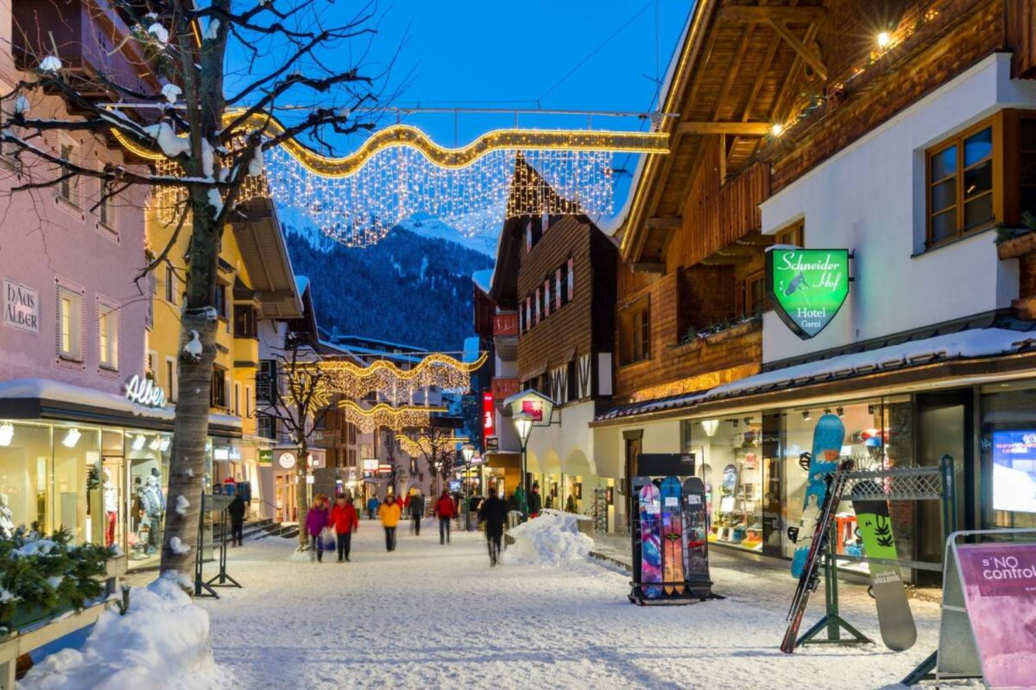 18-scalewidthwzeymdbd-catered-chalet-levett-sankt-anton-dorp-1467133