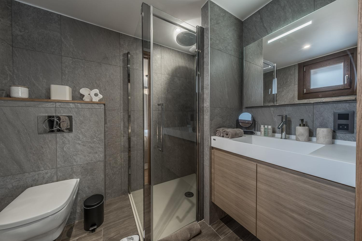 19717e83-4abf-438a-95fb-1b330f6ccb2d-1451582