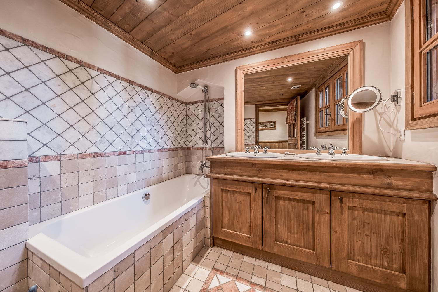 1a874f55-8942-479a-a555-3c0992322d53-1451719