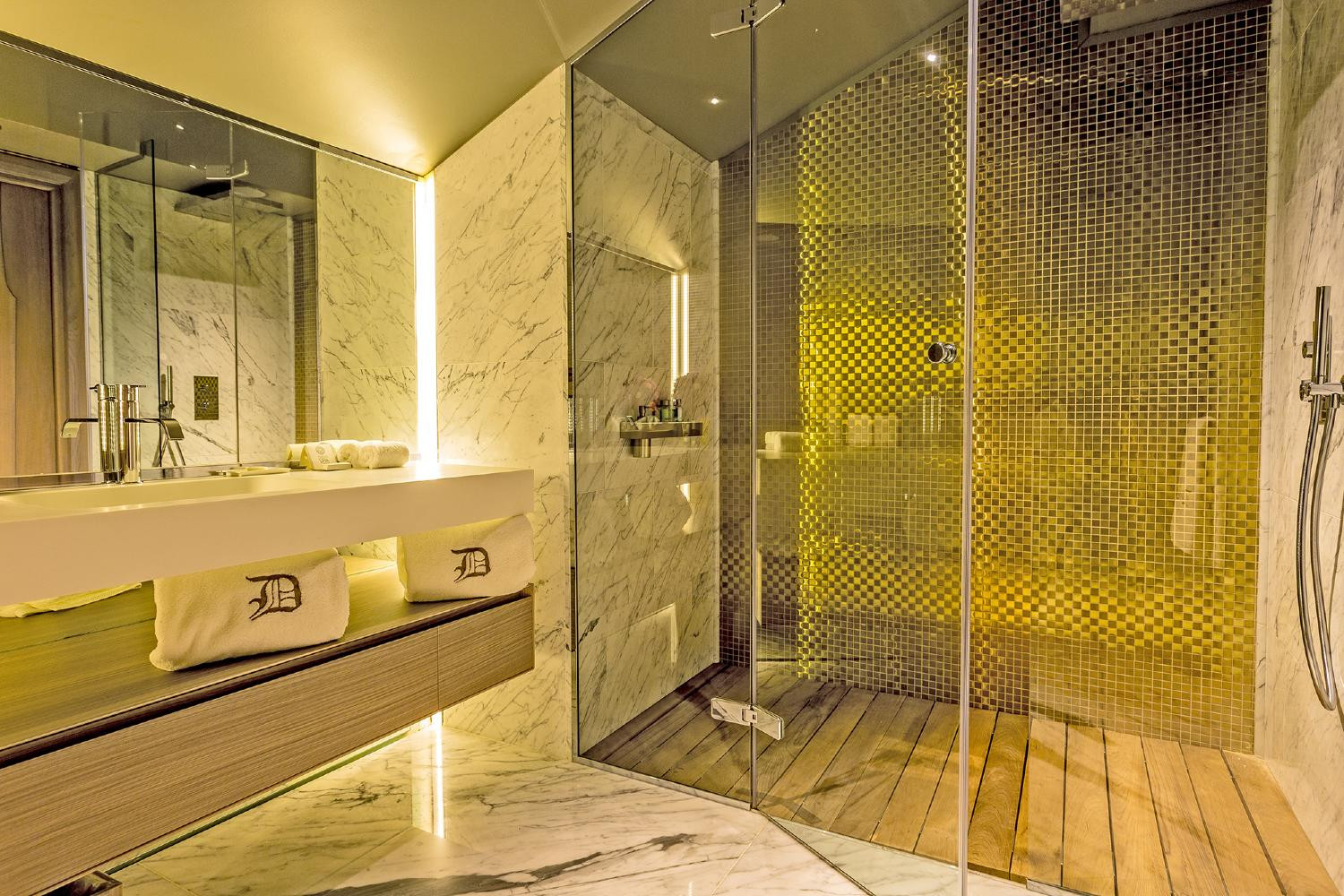 1cf7a660-97aa-4d30-9906-d8f6300c9b4a-1451872