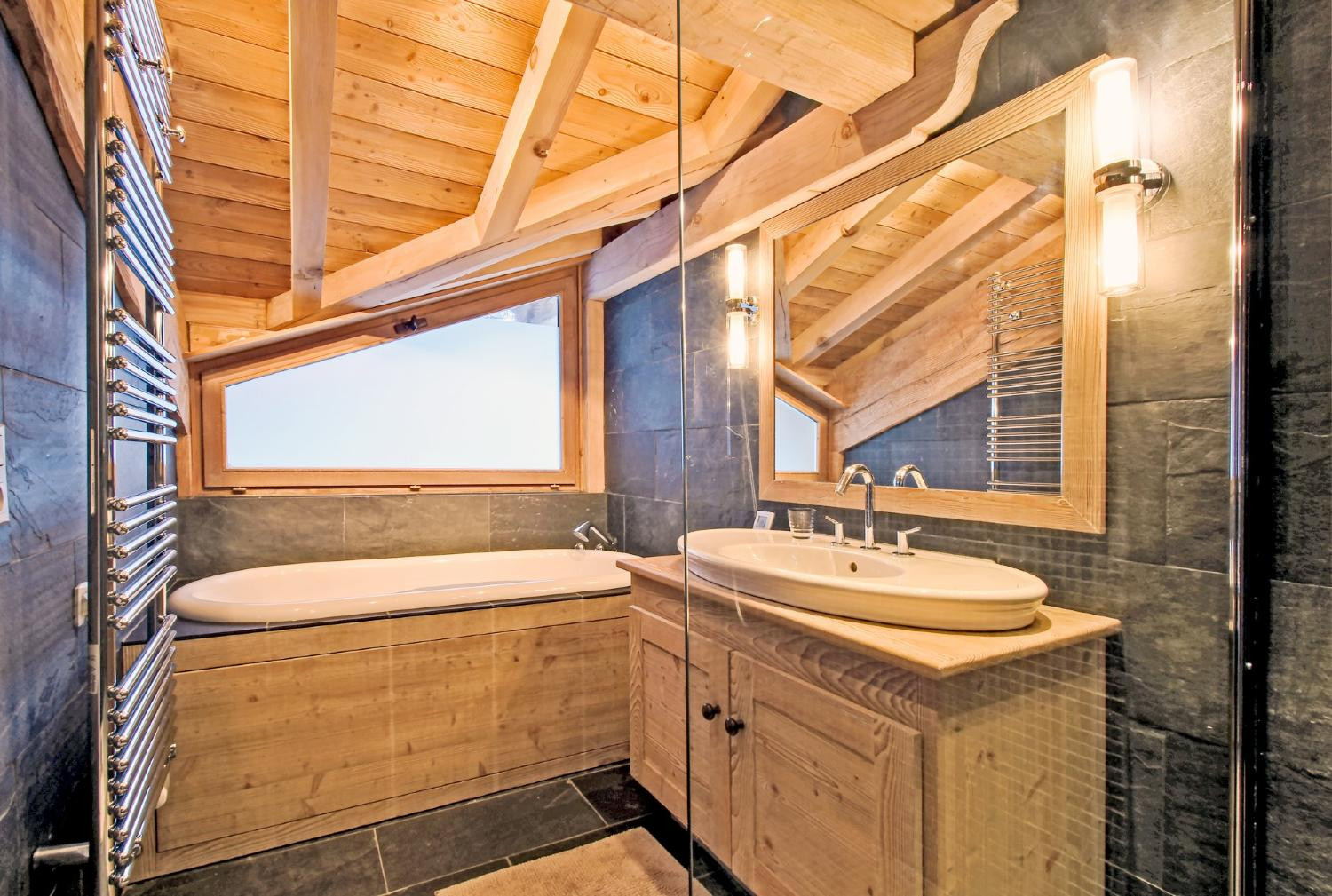 1dec2fac-e901-4a94-be63-ea4d55a392f6-1451174