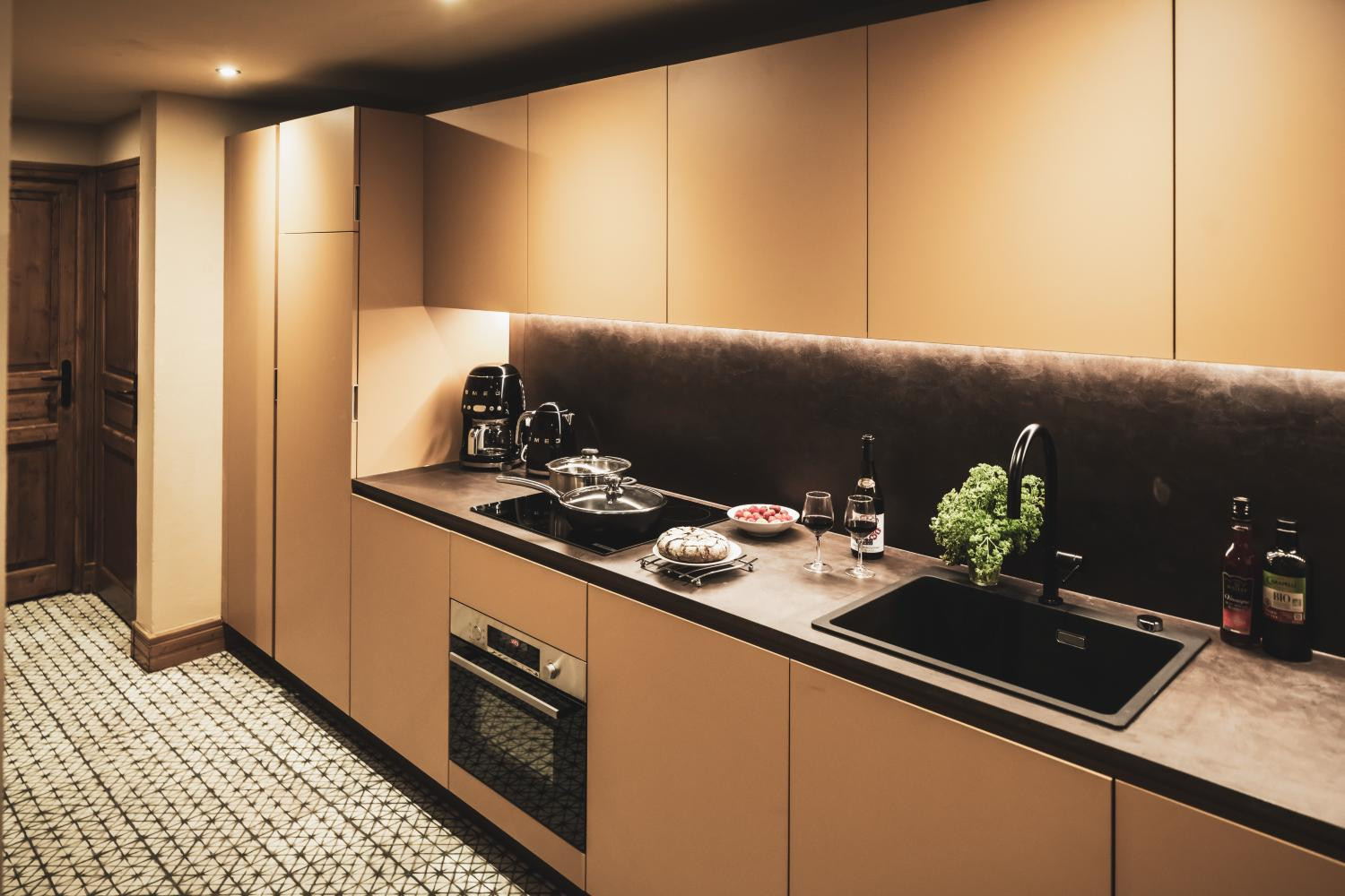 22-montagnettes-residence-sapiniere-menuires-4p6s-cuisine-03-cande-2026-1450706