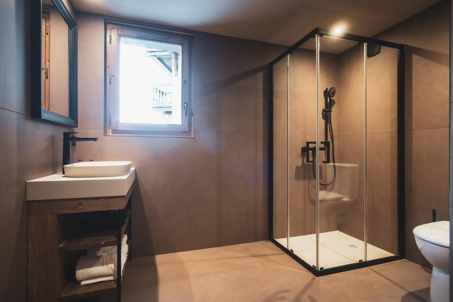 22-montagnettes-residence-sapiniere-menuires-4p6s-sallededouche-01-cande-2026-1450710