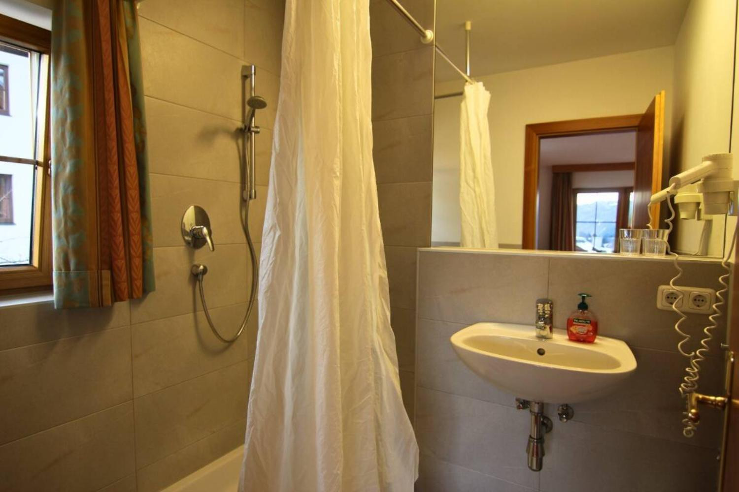 23-v2-scalewidthwzeymdbd-catered-chalet-kelle-fiss-badkamer-1467079