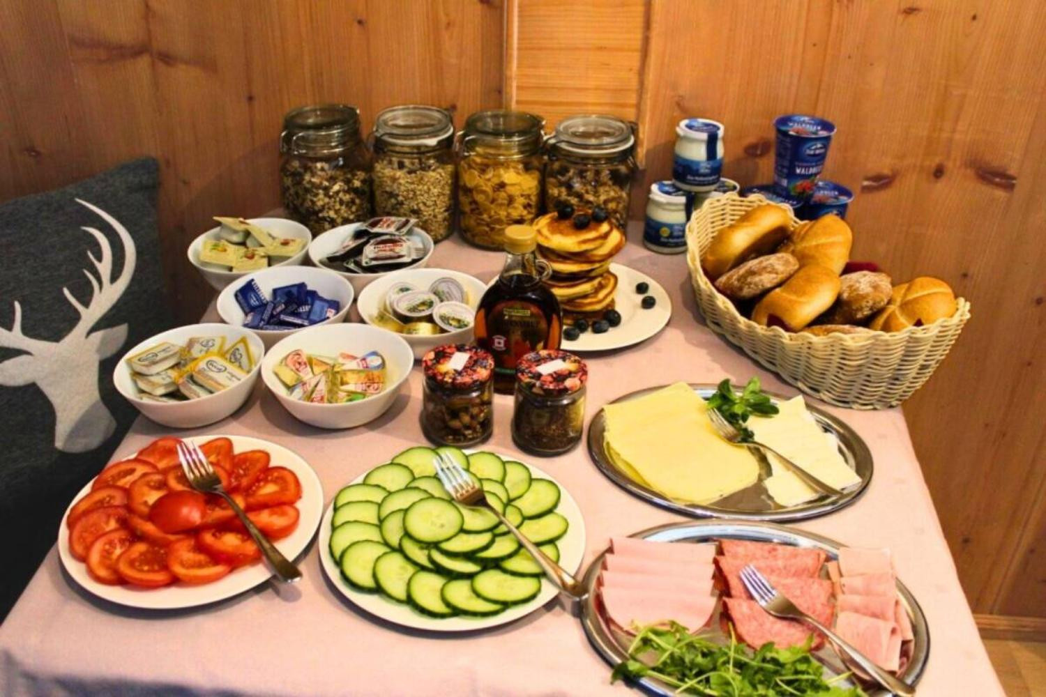3-catered-chalet-landa-soelden-breakfast-scalewidthwzeymdbd-1467101