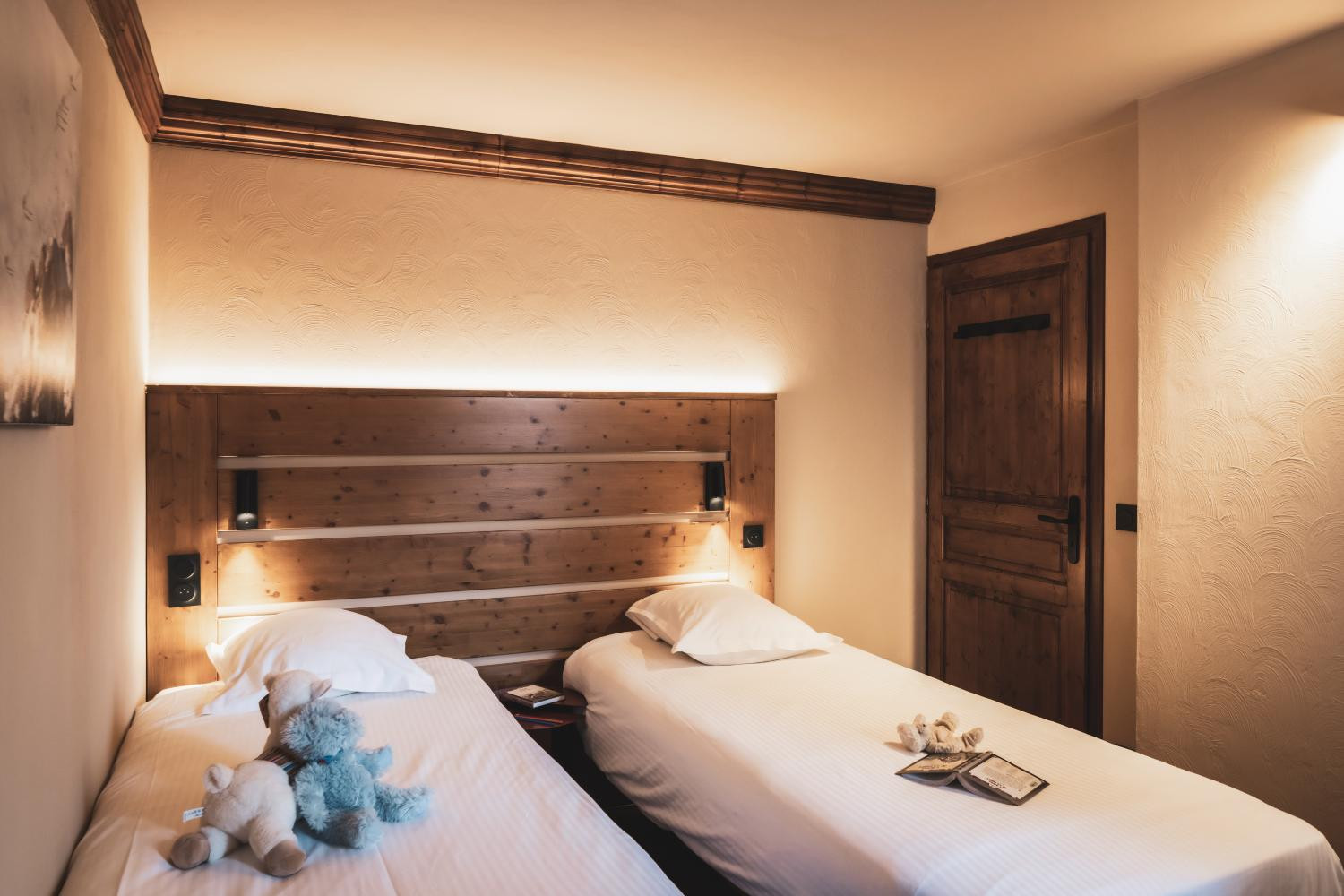 30-montagnettes-residence-sapiniere-menuires-3p4s-chambre-twin-02-cande-2026-1450685