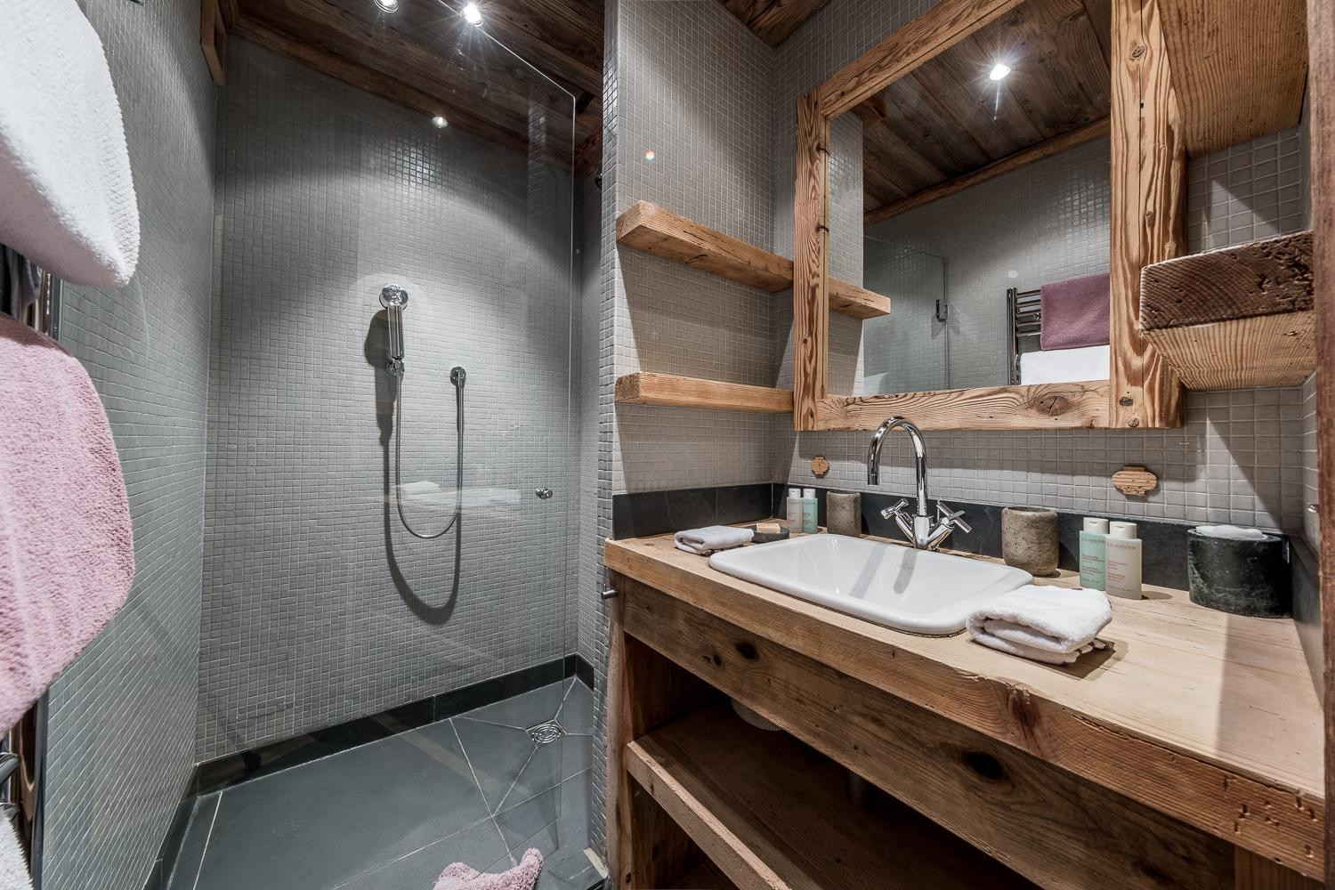 313ede05-b39f-4491-b7ac-2936f4f02bbd-1451631 313ede05-b39f-4491-b7ac-2936f4f02bbd-1451631