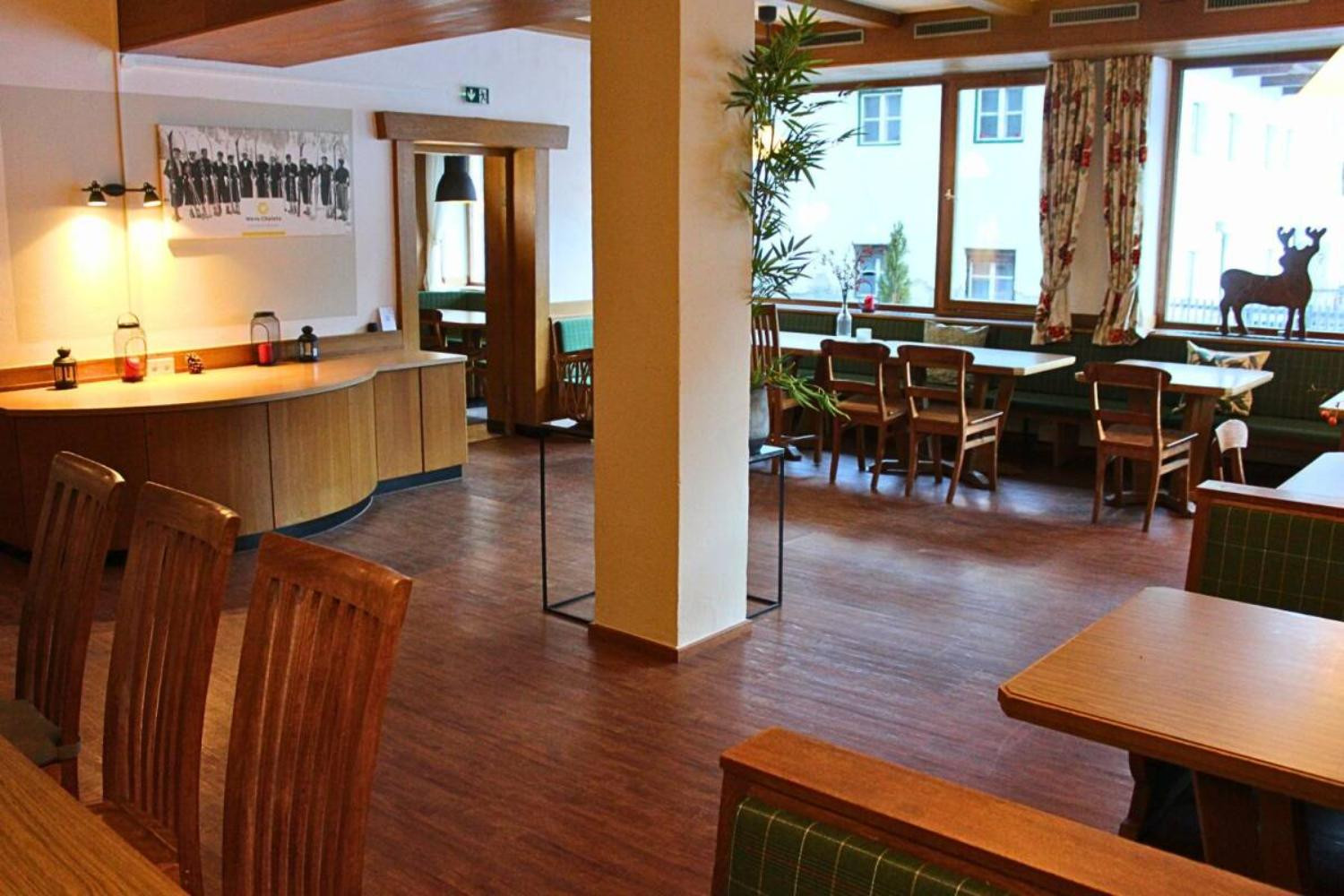 4-catered-chalet-ruth-soelden-eetkamer-v2-scalewidthwzeymdbd-1467186