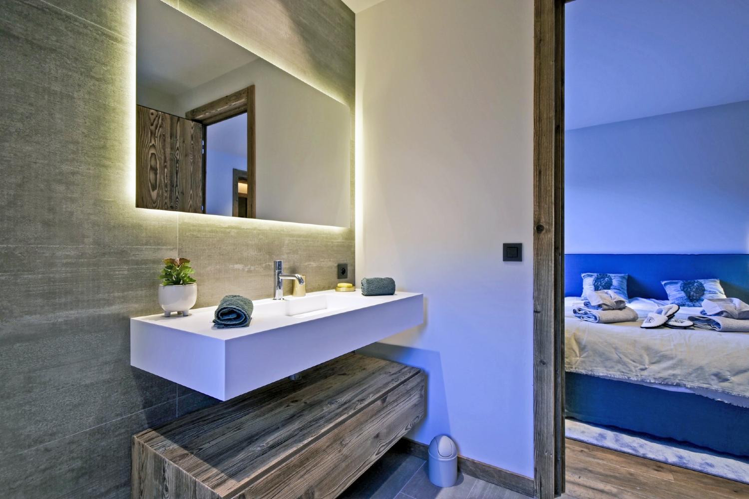 438661a8-076a-48f1-bb6d-b1598cc17f16-1451197