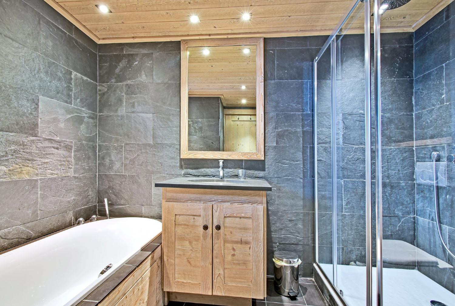 488e1c8e-cdc7-4401-8abd-74bca5fa84f1-1451162