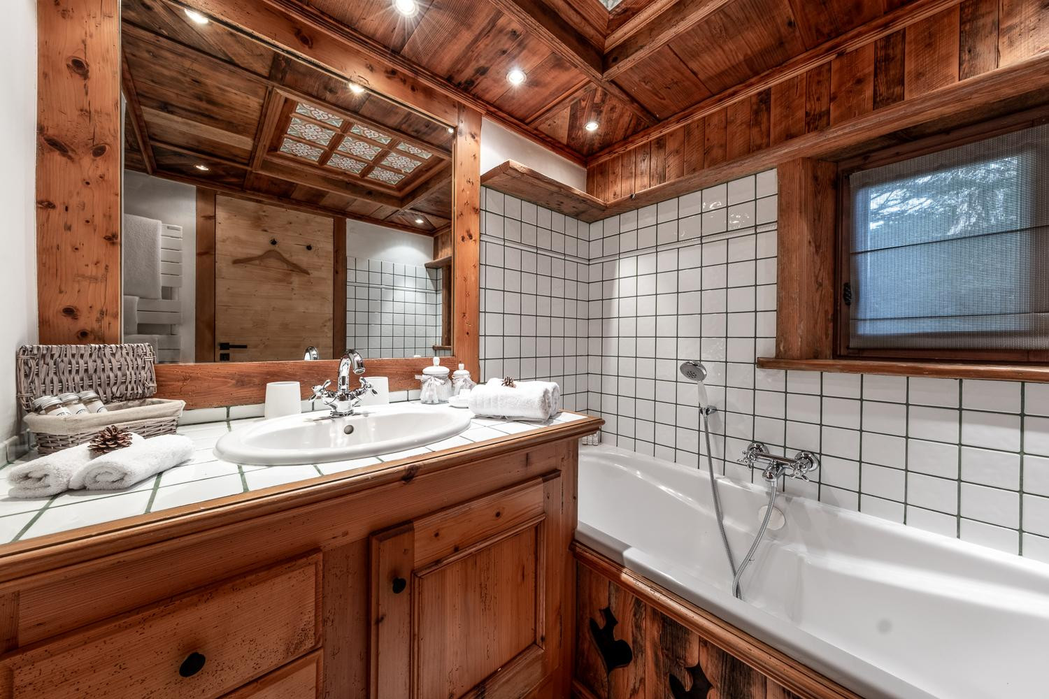 4cce00d8-2510-44ae-8c5f-f2f9263e2616-1451293