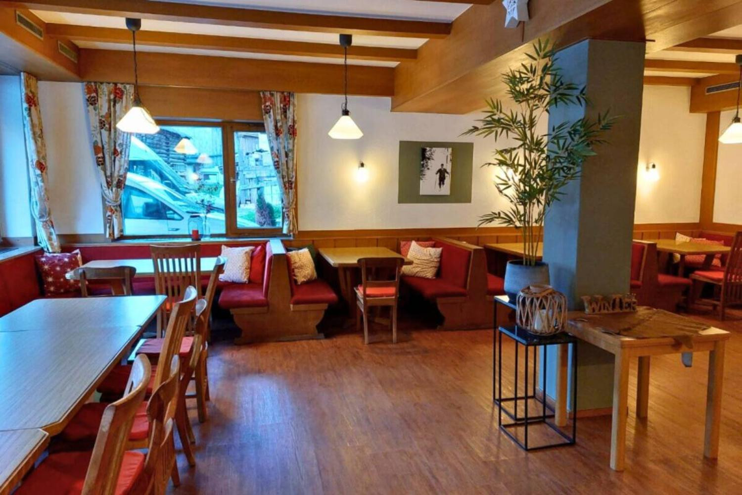 5-catered-chalet-ruth-soelden-eetzaal-1-v2-scalewidthwzeymdbd-1467187