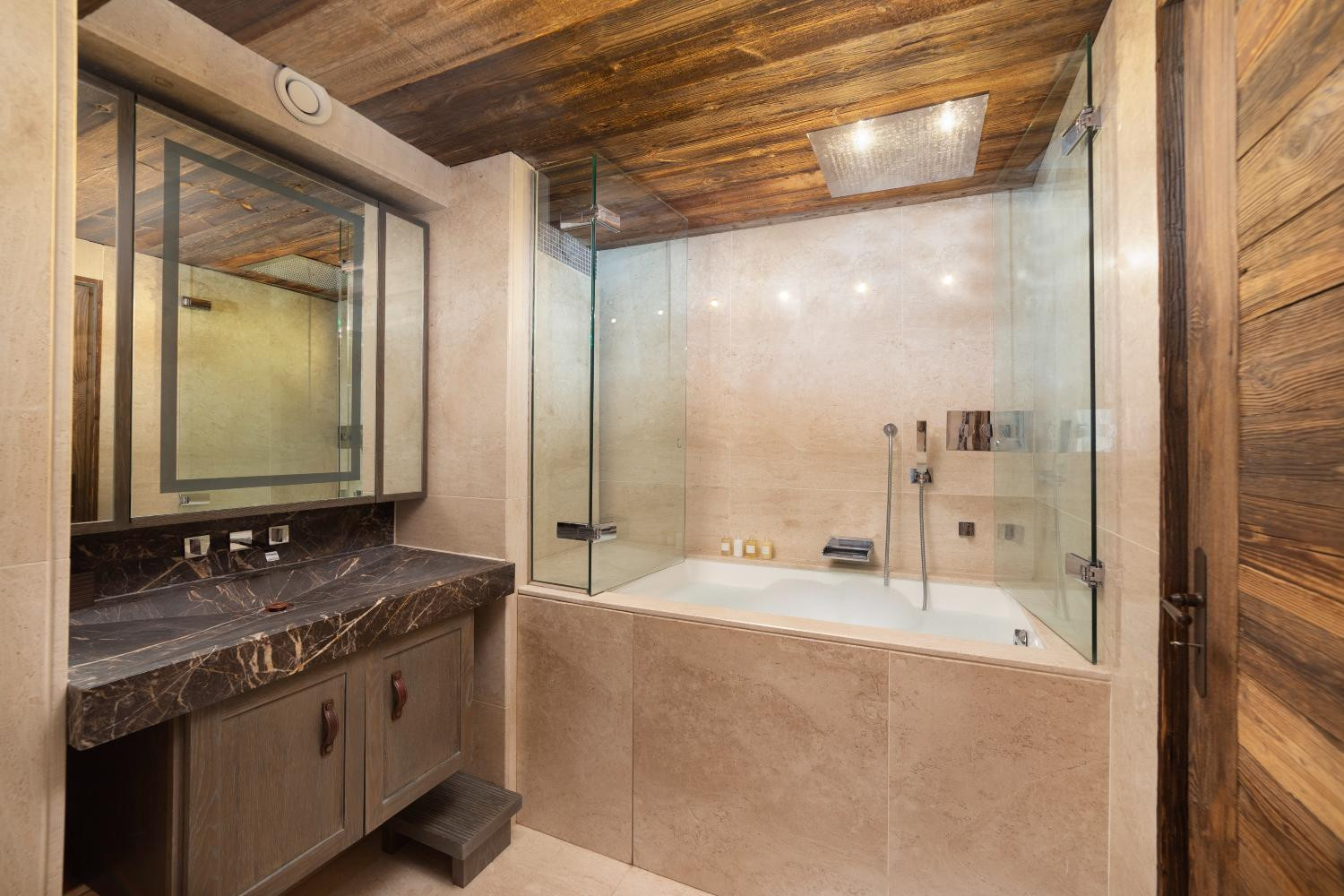 538fee5d-9753-409e-b44c-00ebb47ac434-1451304