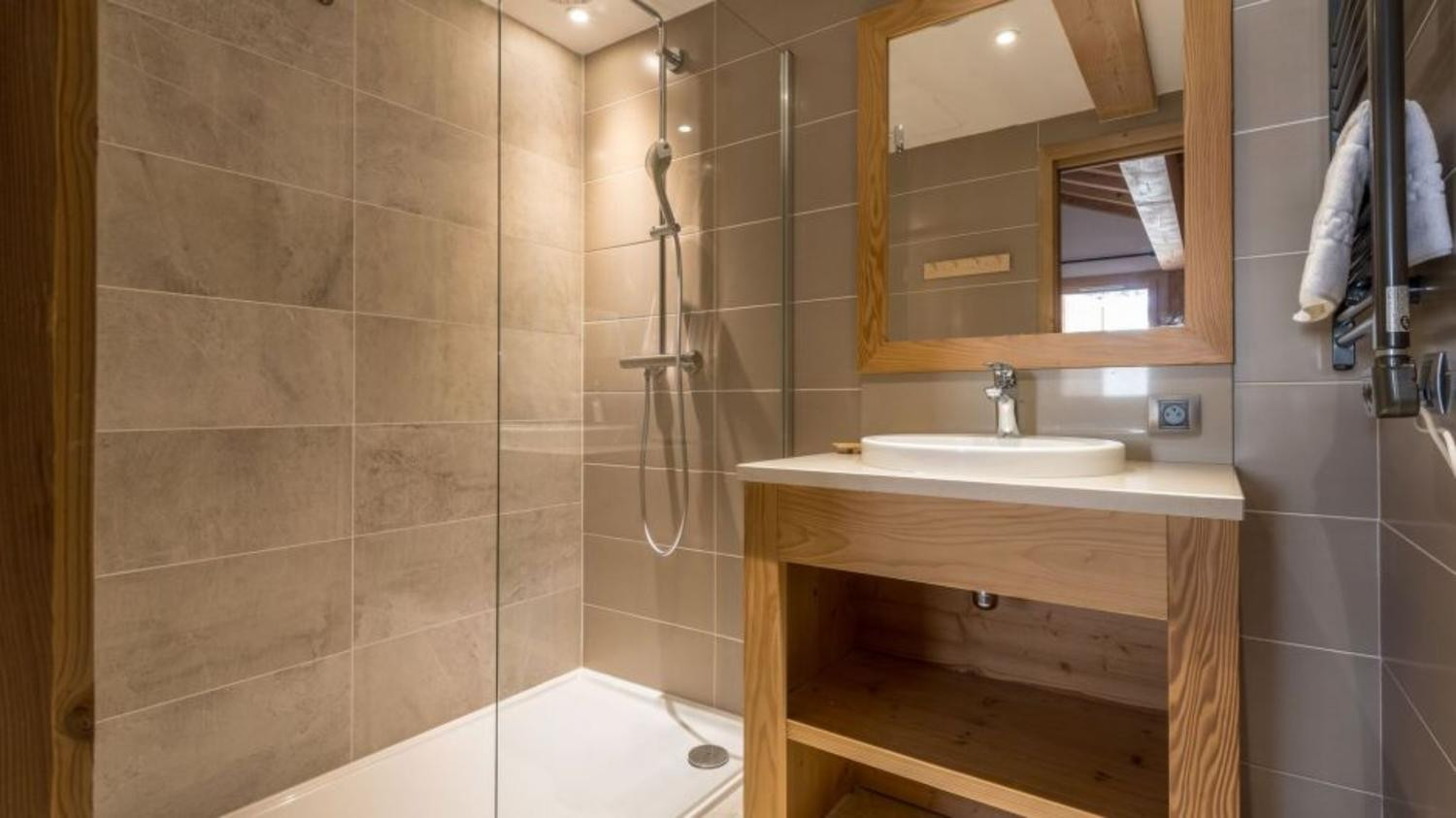 5907844-chalet-chanterella-bathroom-1267215