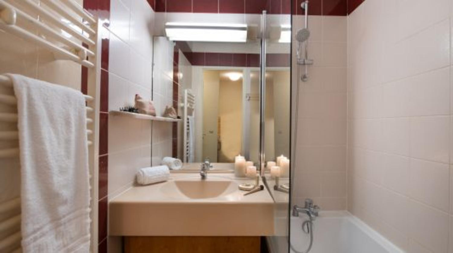 5978870-cheval-blanc-8-person-apartement-bathroom-1450300