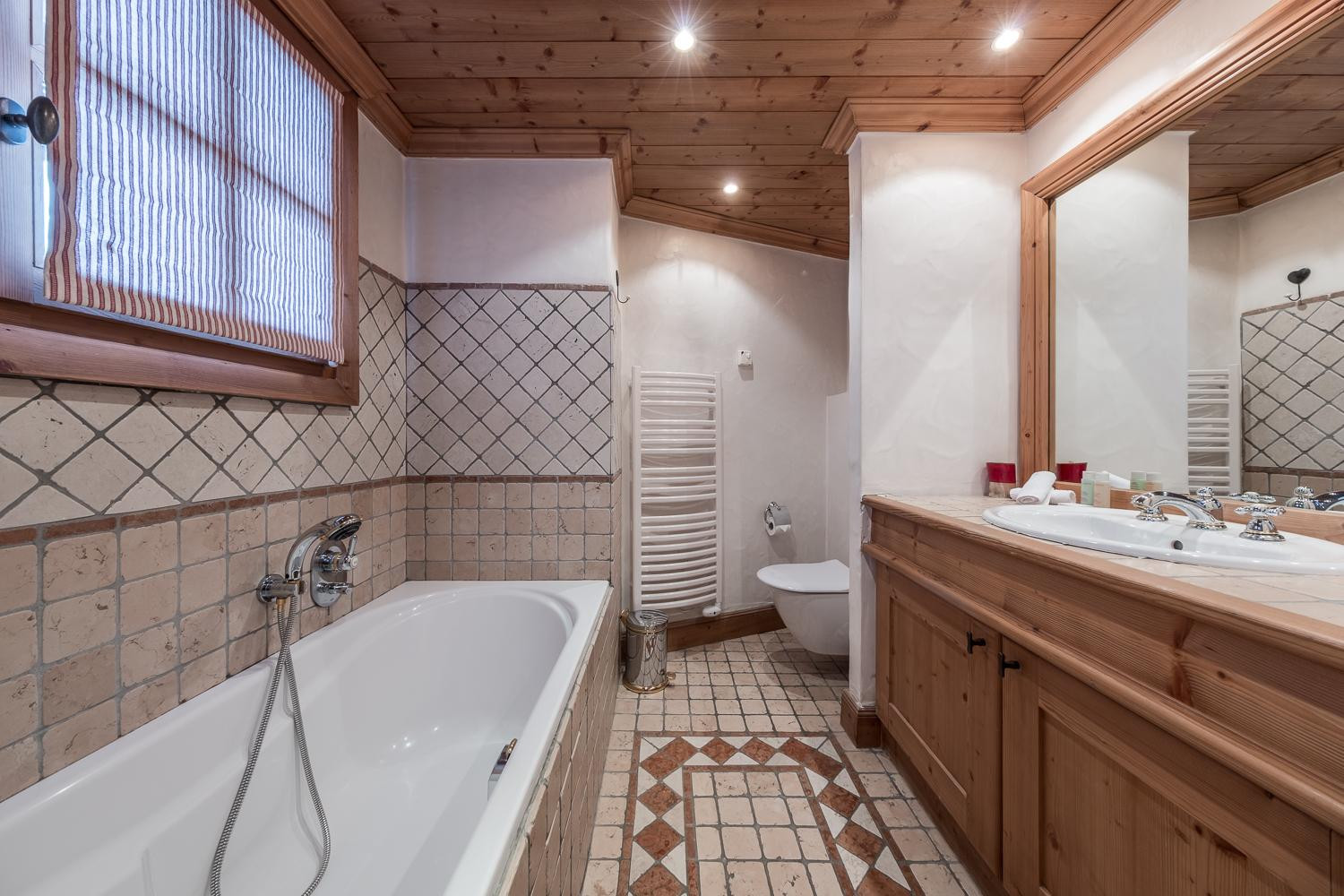 61f490a5-db3e-4ae5-ad43-df7535b7cf61-1451725