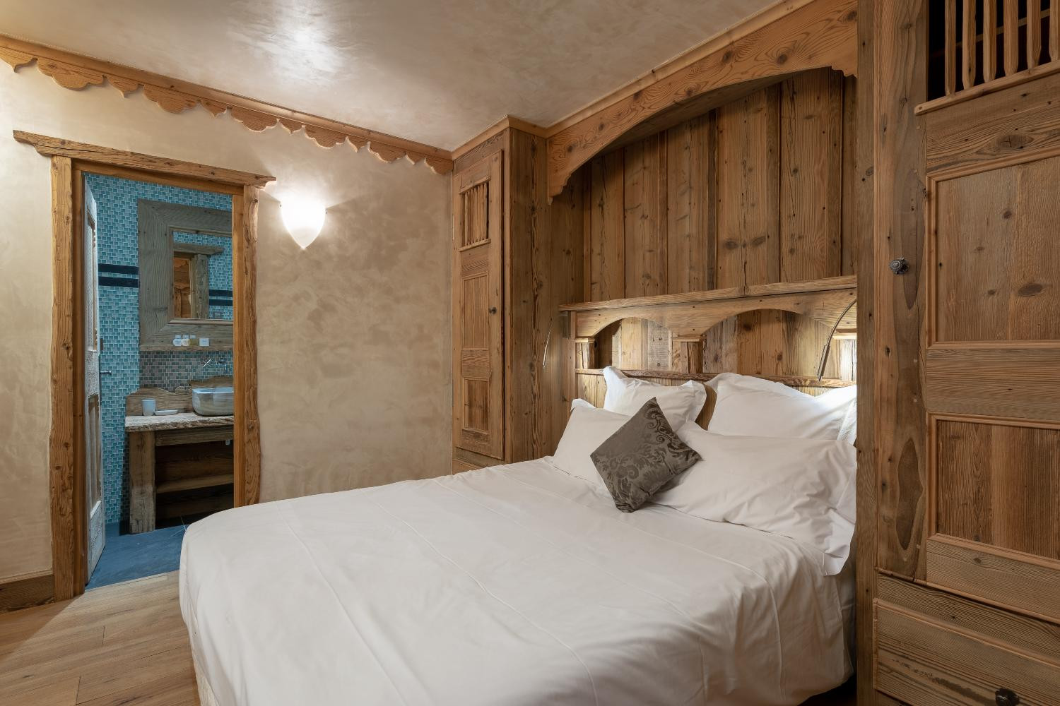 673f9ca6-2f5d-4274-ac52-52ff00e3b3c7-1451931