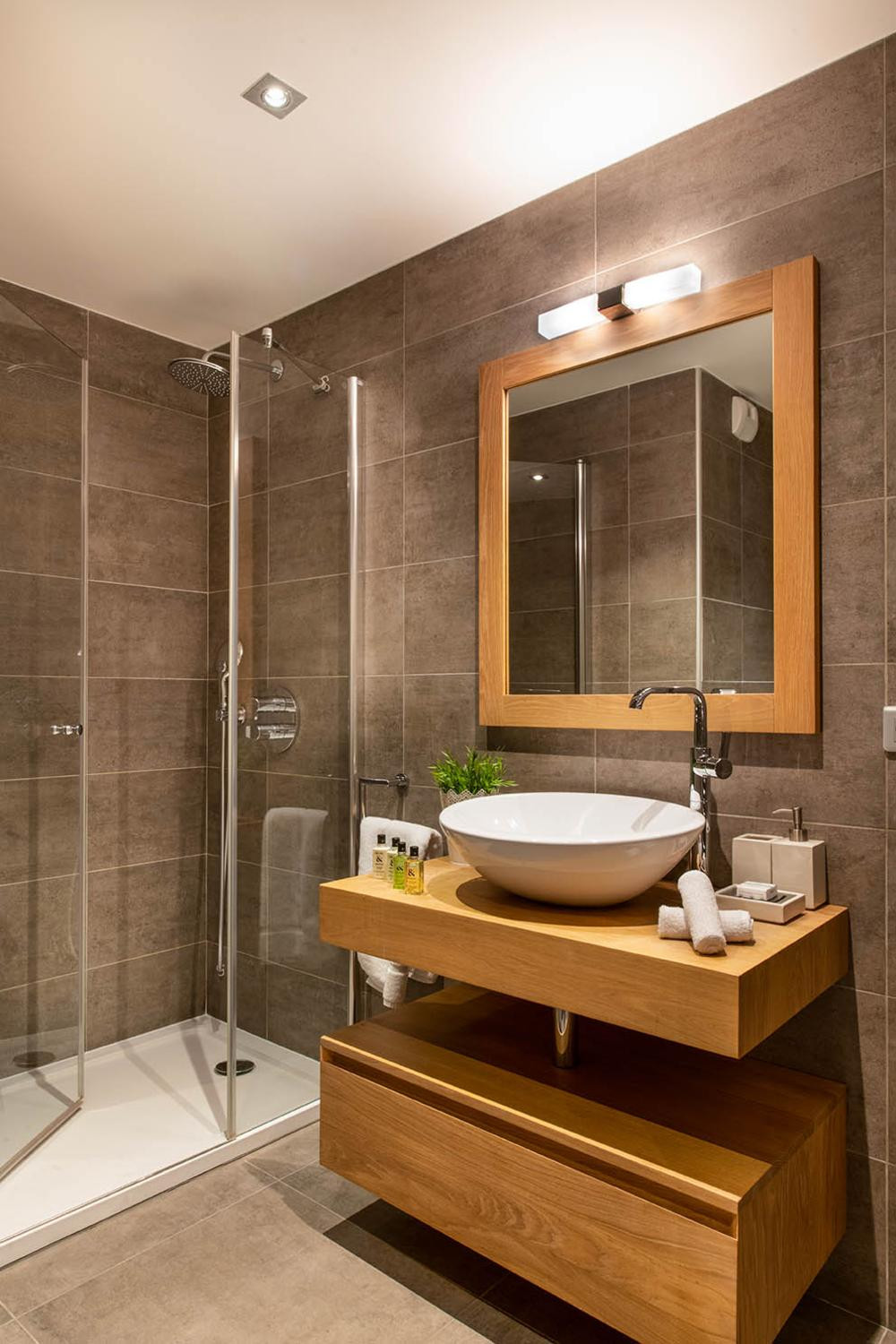 6pg-whistler-lodge-b01-006-1147550